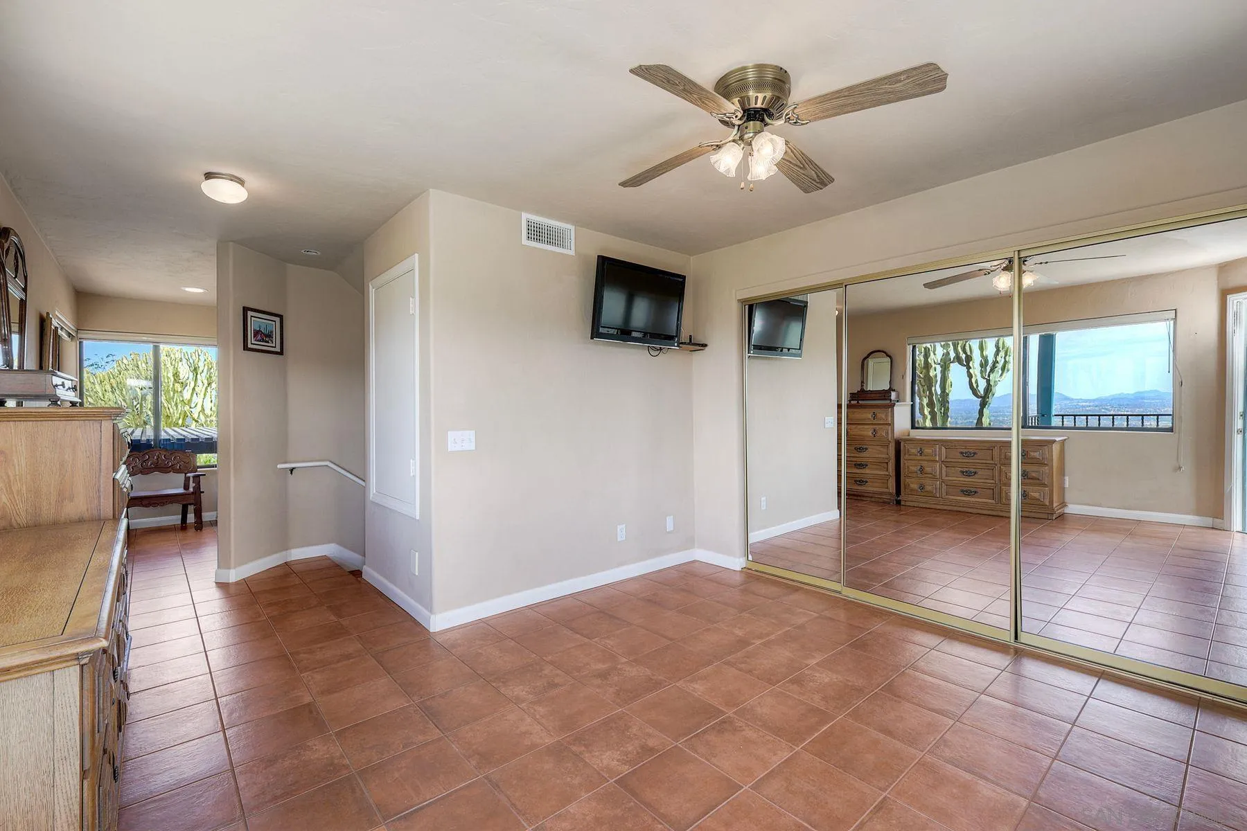 https://cdn.realtyfeed.com/cdn/127/260010532/bd703b914cad6c638135ce4292fb35ee.webp