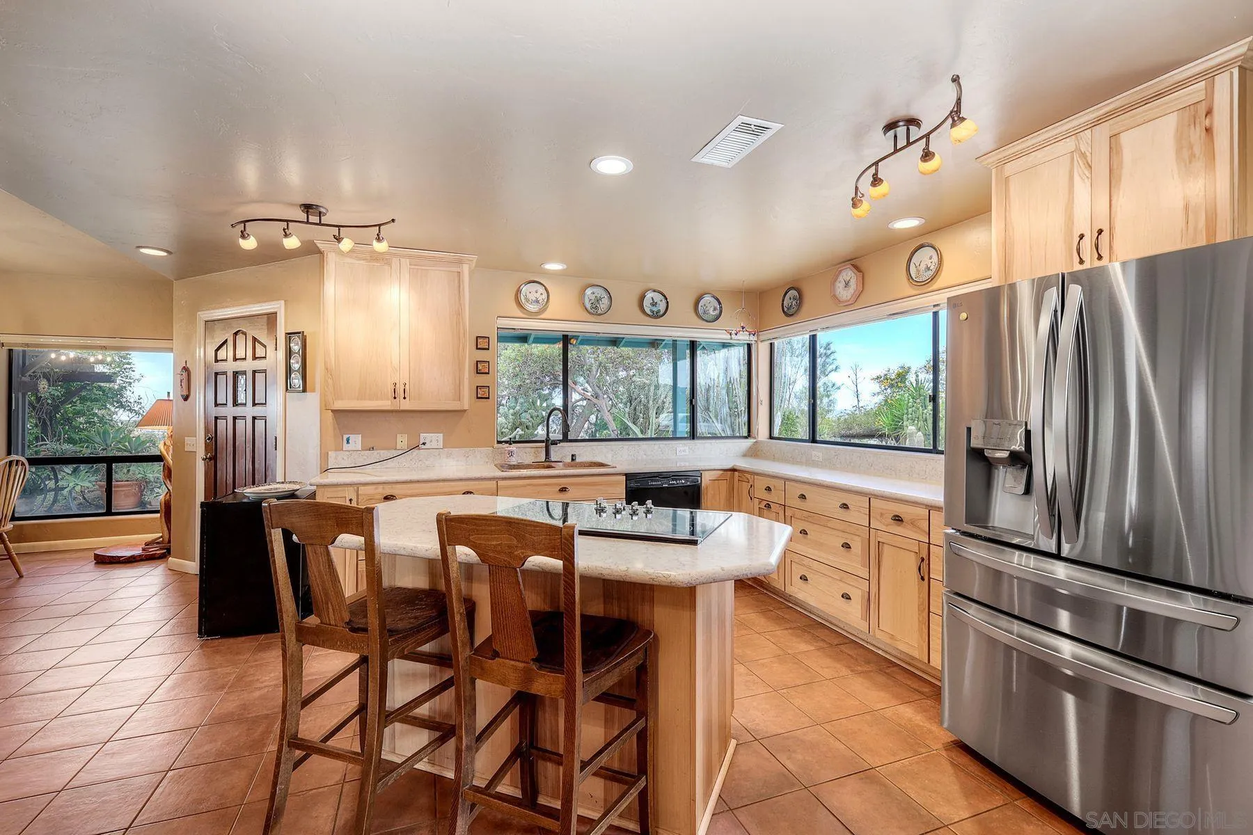 https://cdn.realtyfeed.com/cdn/127/260010532/f430a161db477f3fd8a675afe01b68a8.webp