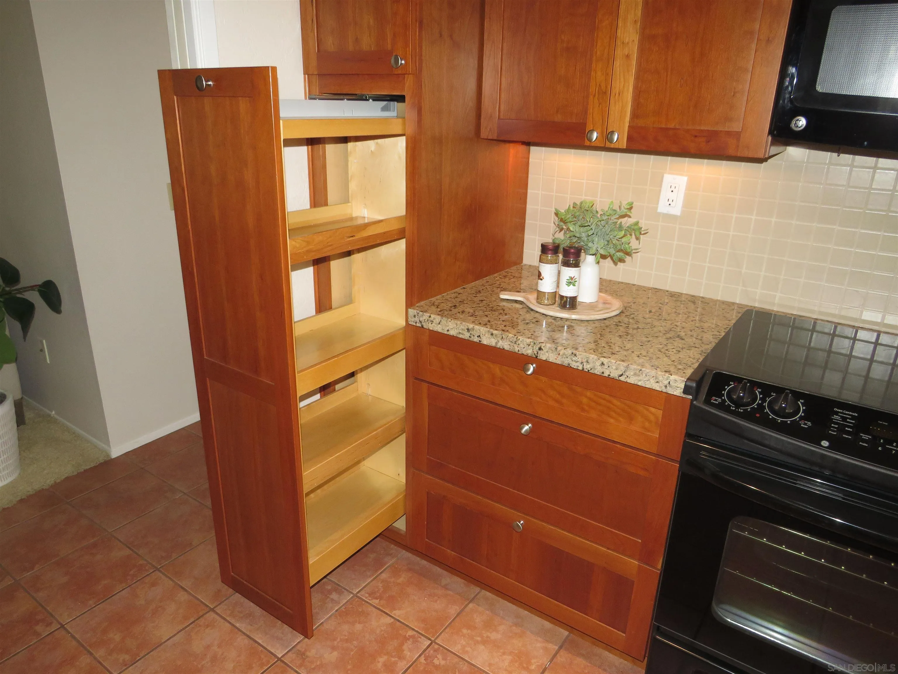Photo #4: 260010533 Listing: Photo #4