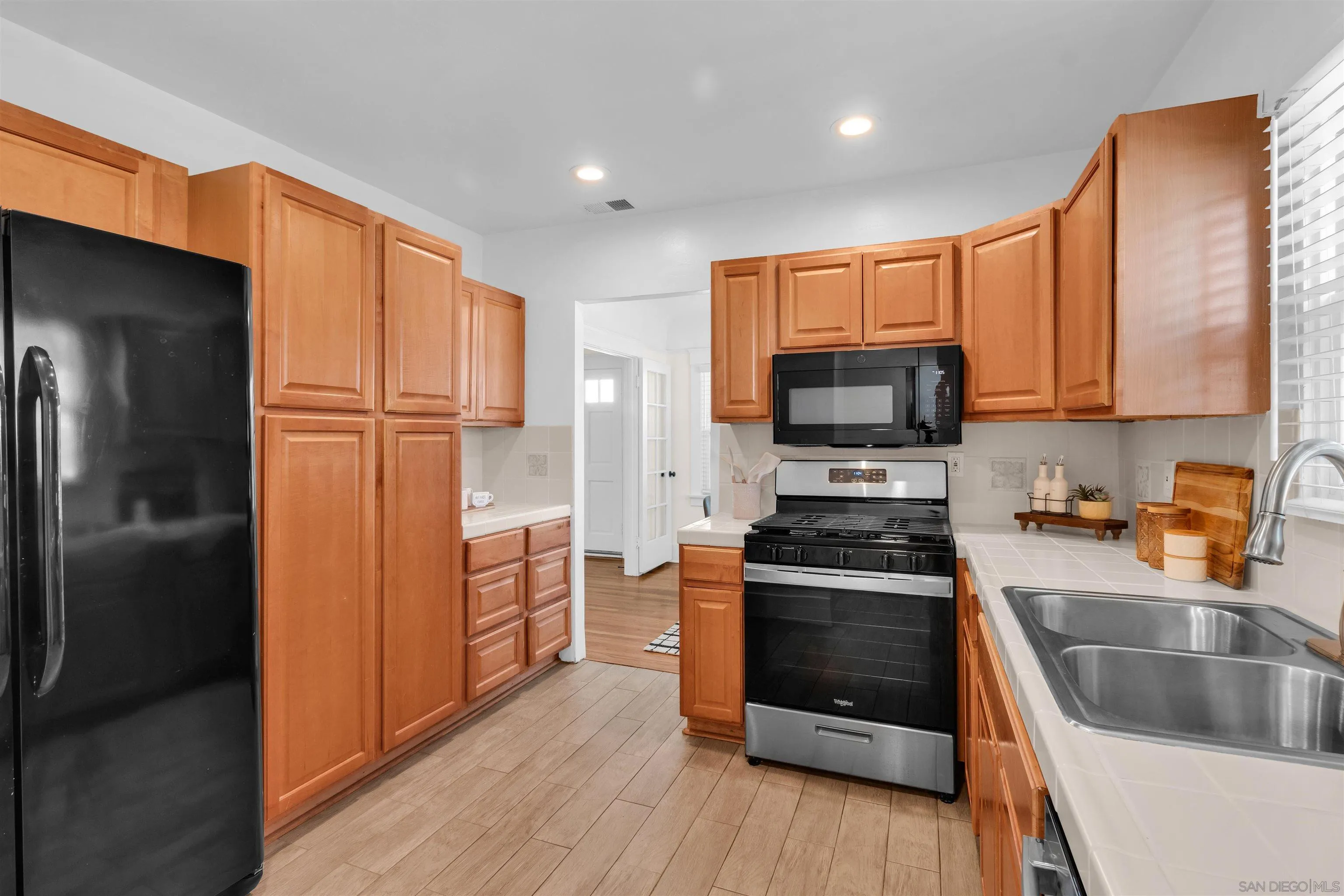 https://cdn.realtyfeed.com/cdn/127/260010537/2b4a74a0b34e87aefbecbdf8939ebe40.webp