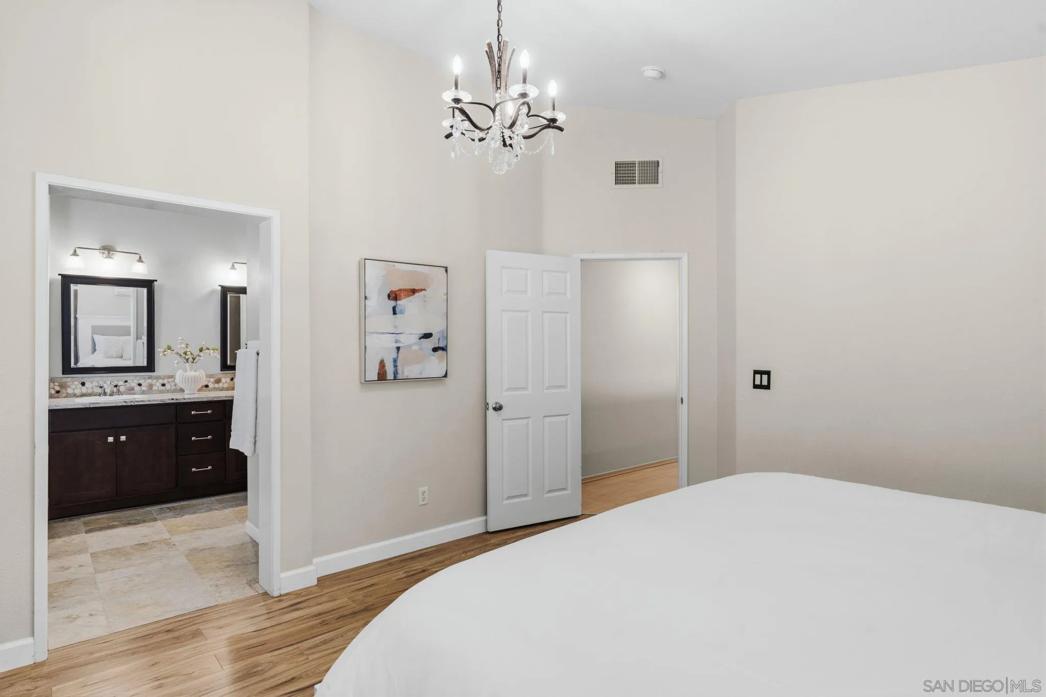 Photo #18: 260010543 Listing: Photo #18