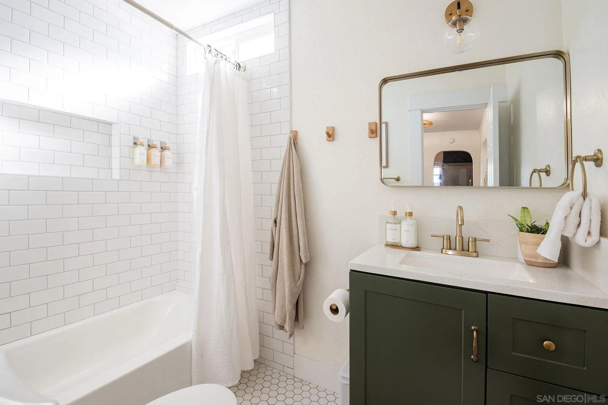 https://cdn.realtyfeed.com/cdn/127/260010553/c72ec12d83633f2f928ff0c2f032d656.webp