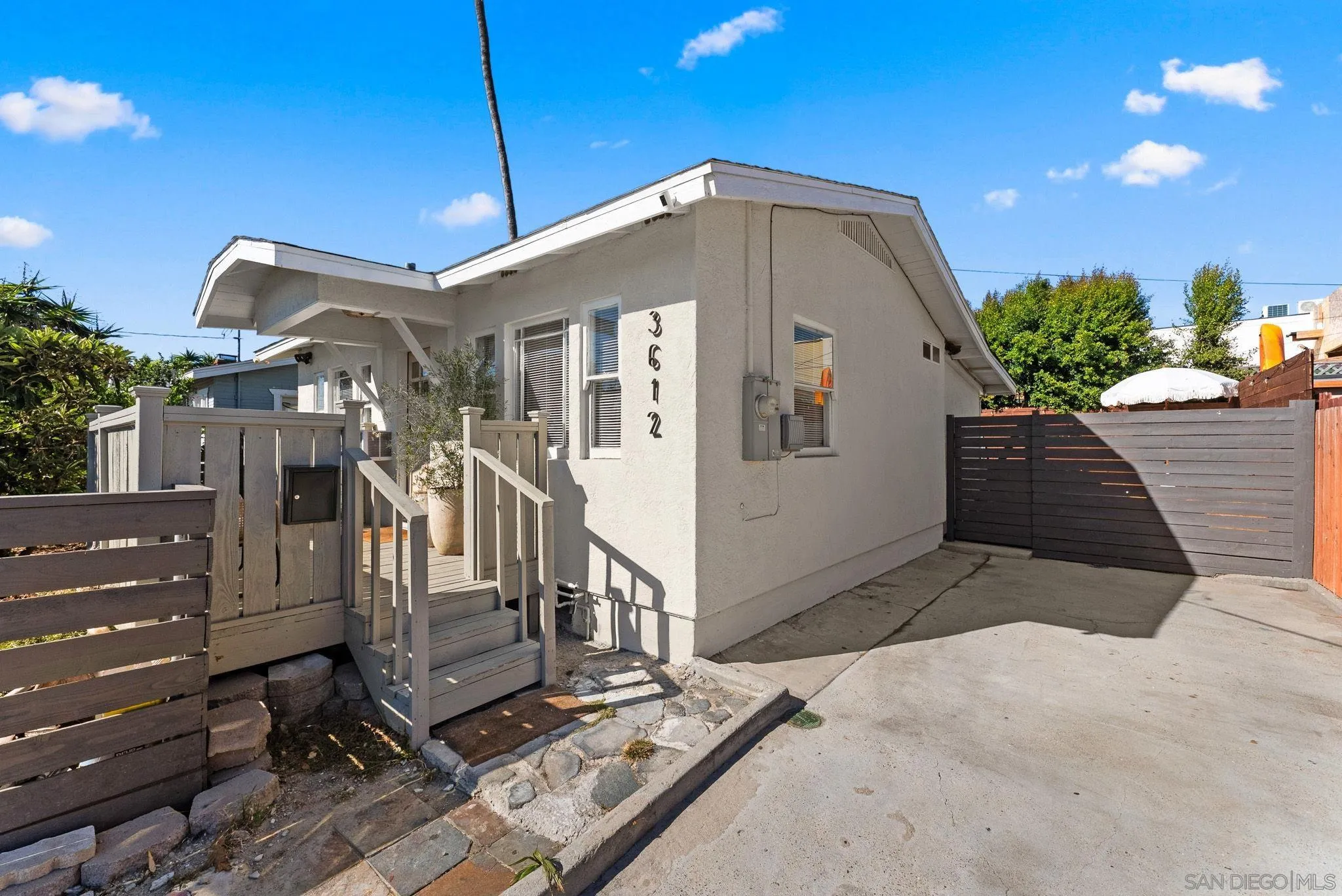 https://cdn.realtyfeed.com/cdn/127/260010553/f88a527b2cd6f110923a7ea9834712f9.webp