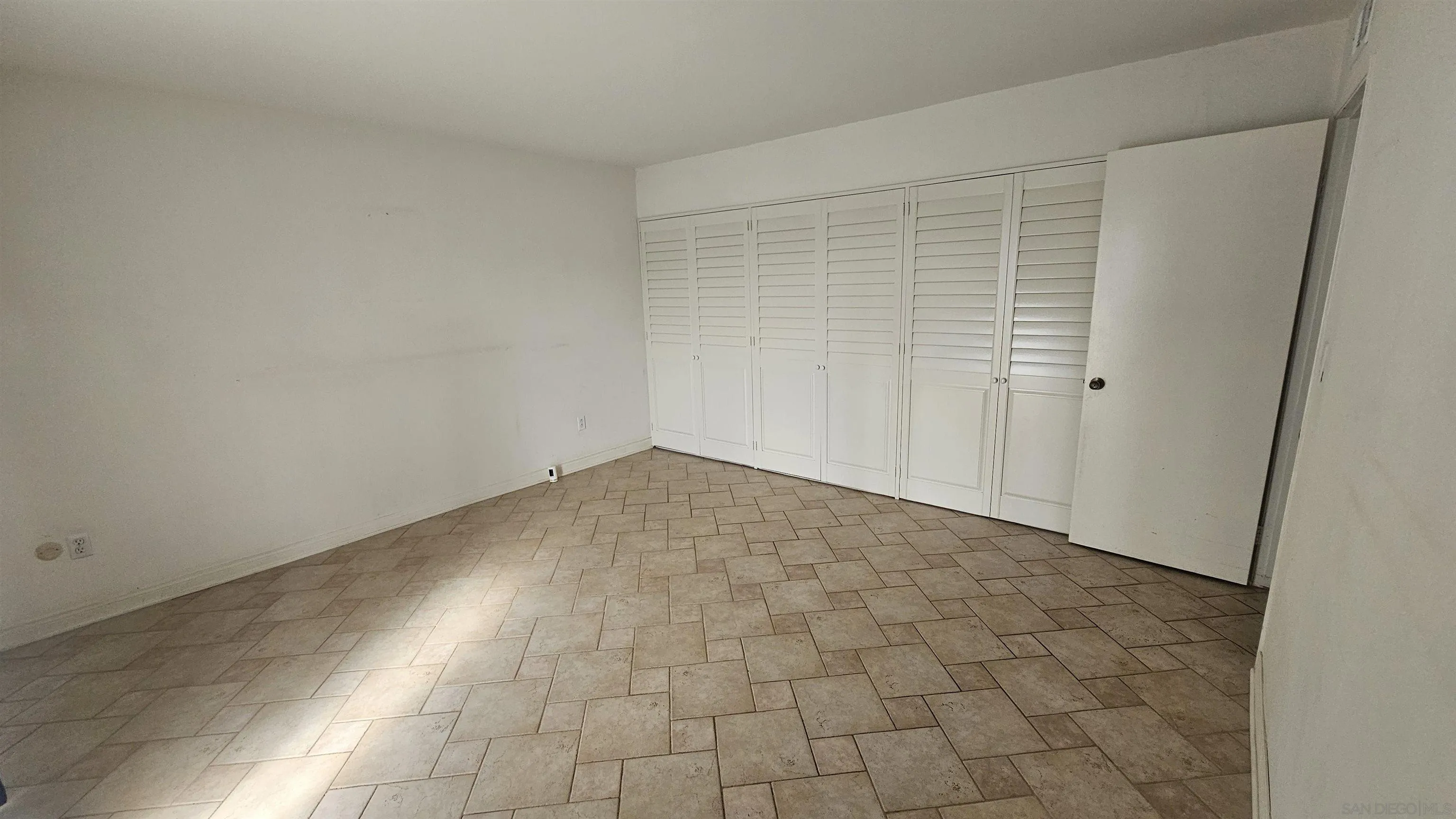 https://cdn.realtyfeed.com/cdn/127/260010554/01f6723dba6e79b28f793949dd3fcdf9.webp