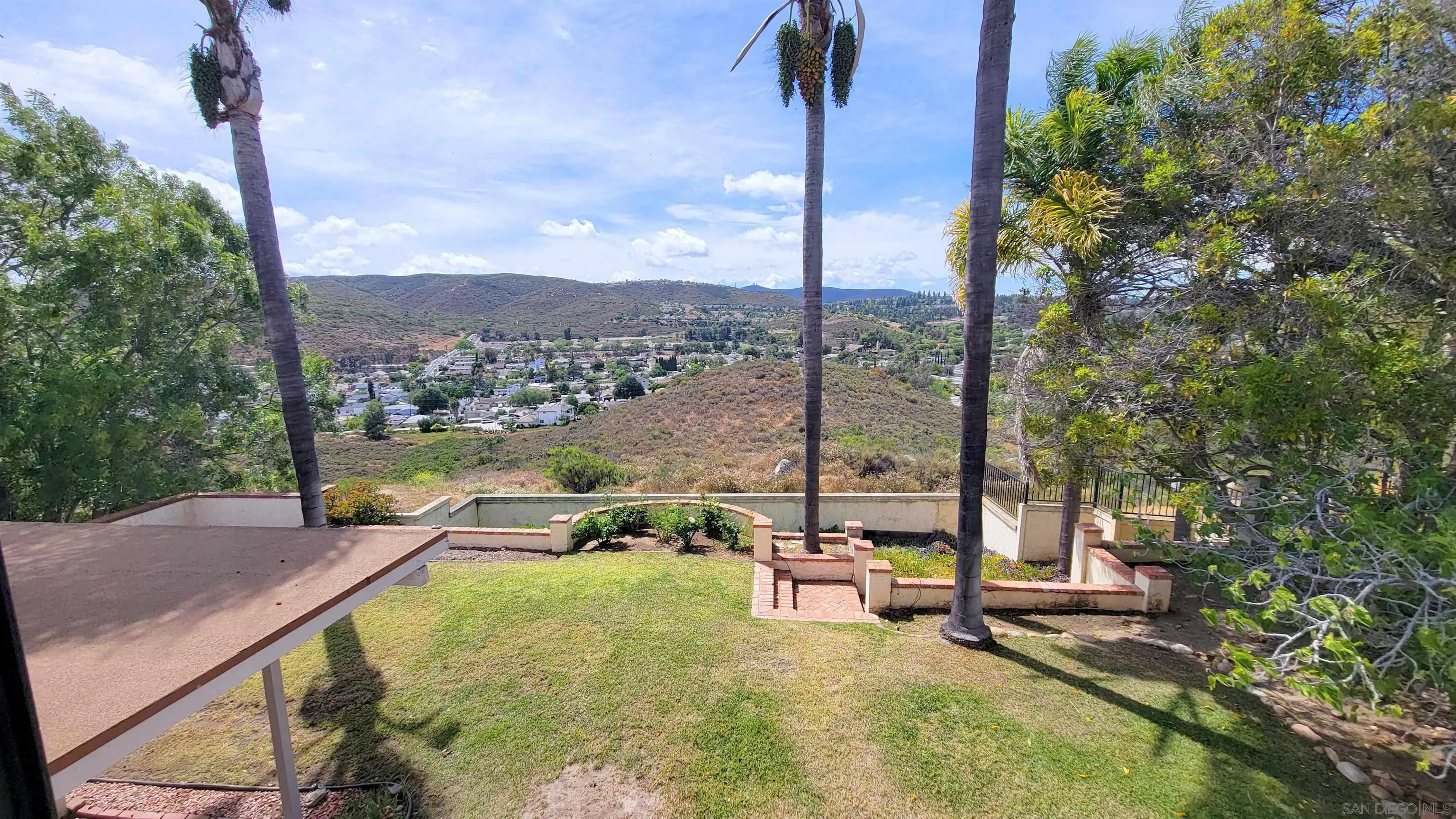 https://cdn.realtyfeed.com/cdn/127/260010554/08a81b09e3d0412555ee472432d5359a.webp