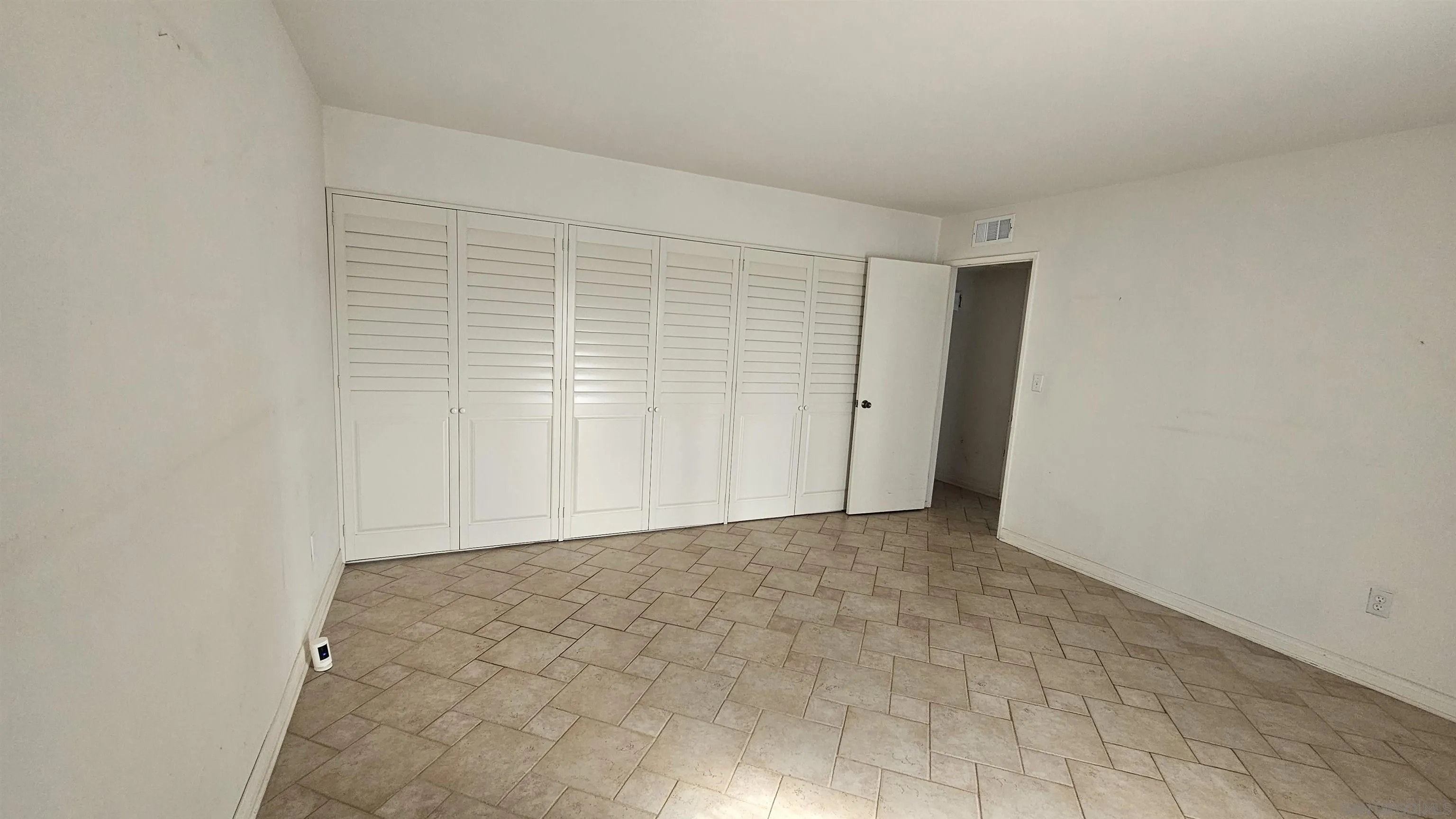 https://cdn.realtyfeed.com/cdn/127/260010554/18353f8f227640dd216c5771140457f9.webp