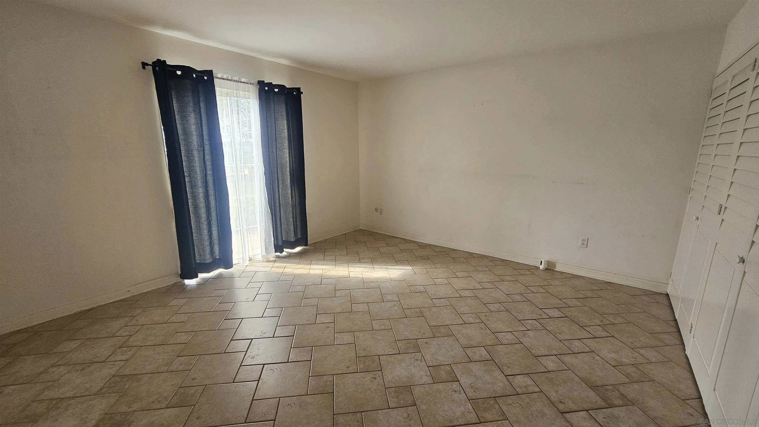 https://cdn.realtyfeed.com/cdn/127/260010554/2e6f547d7ba229de73a9a0cd582e316f.webp