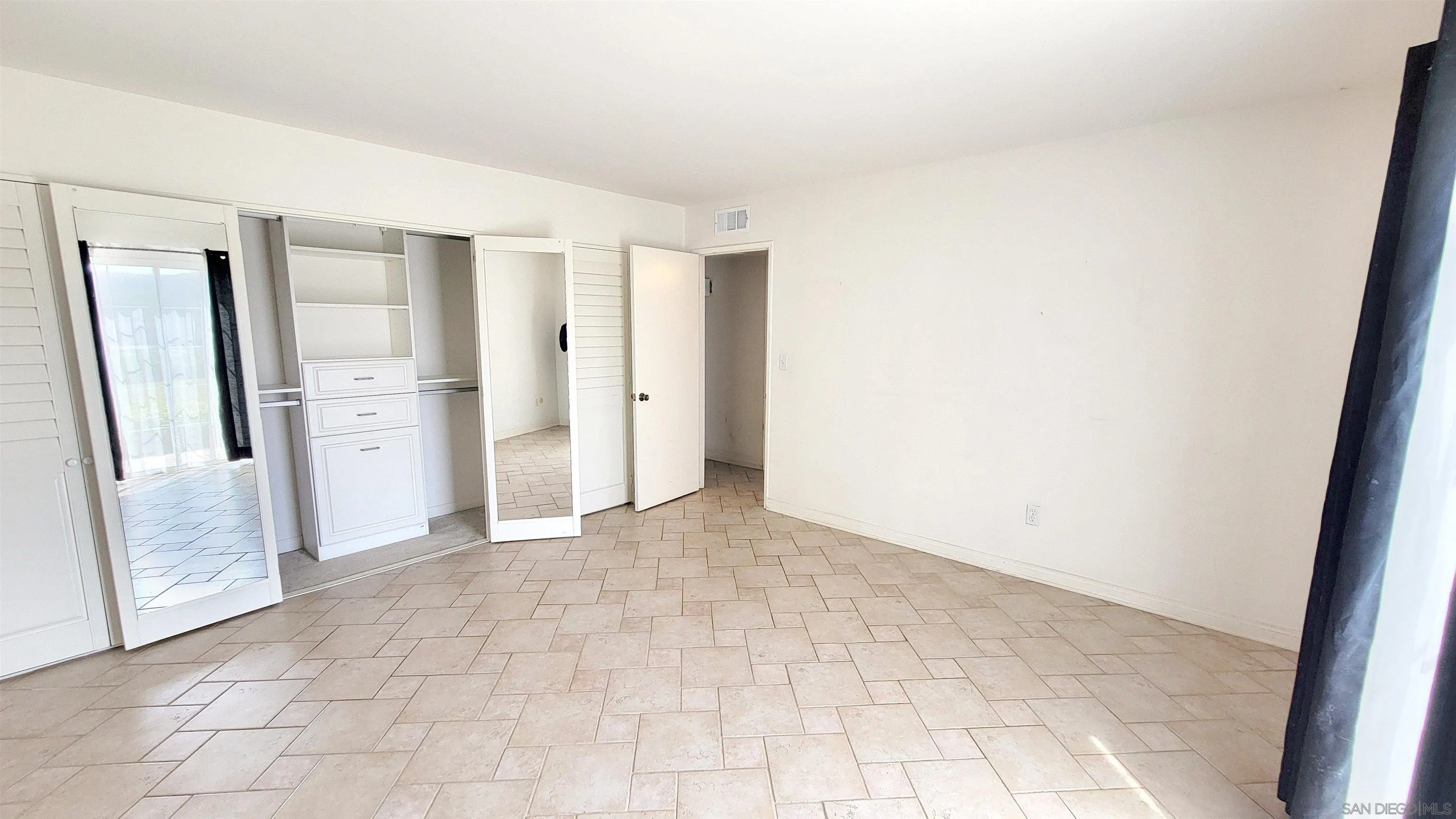 https://cdn.realtyfeed.com/cdn/127/260010554/4caa1ea9652a54189ad5b36d266f41f3.webp