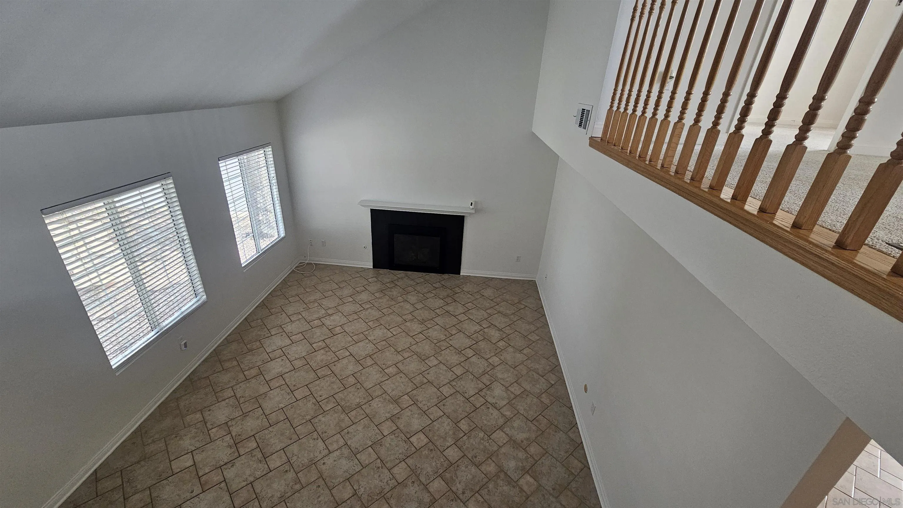 https://cdn.realtyfeed.com/cdn/127/260010554/62ff99fd7cbd13434eba332dccf5b2af.webp