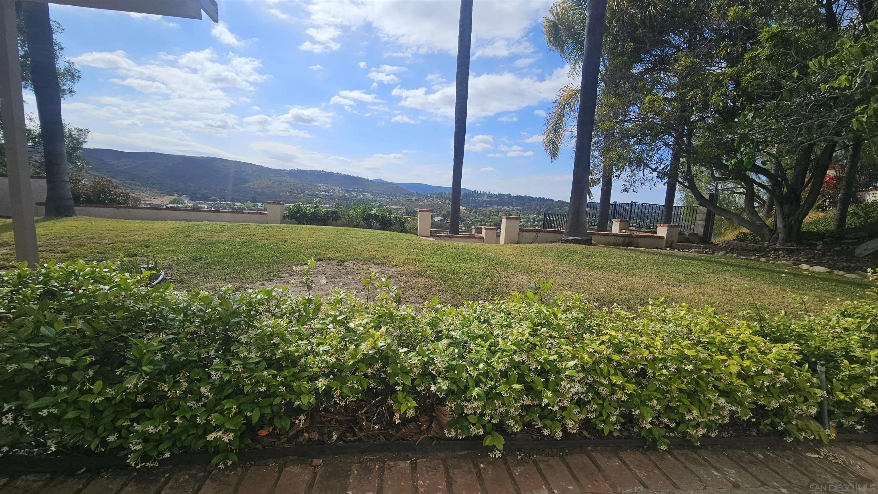 https://cdn.realtyfeed.com/cdn/127/260010554/71f806af8ffd8d219051dcb345a7196b.webp