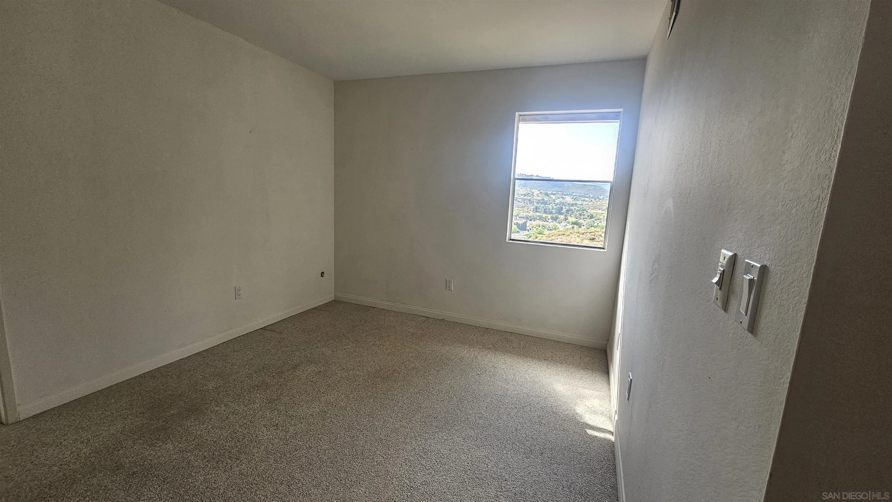 https://cdn.realtyfeed.com/cdn/127/260010554/8d7161a758e5dae50d851adeba847160.webp