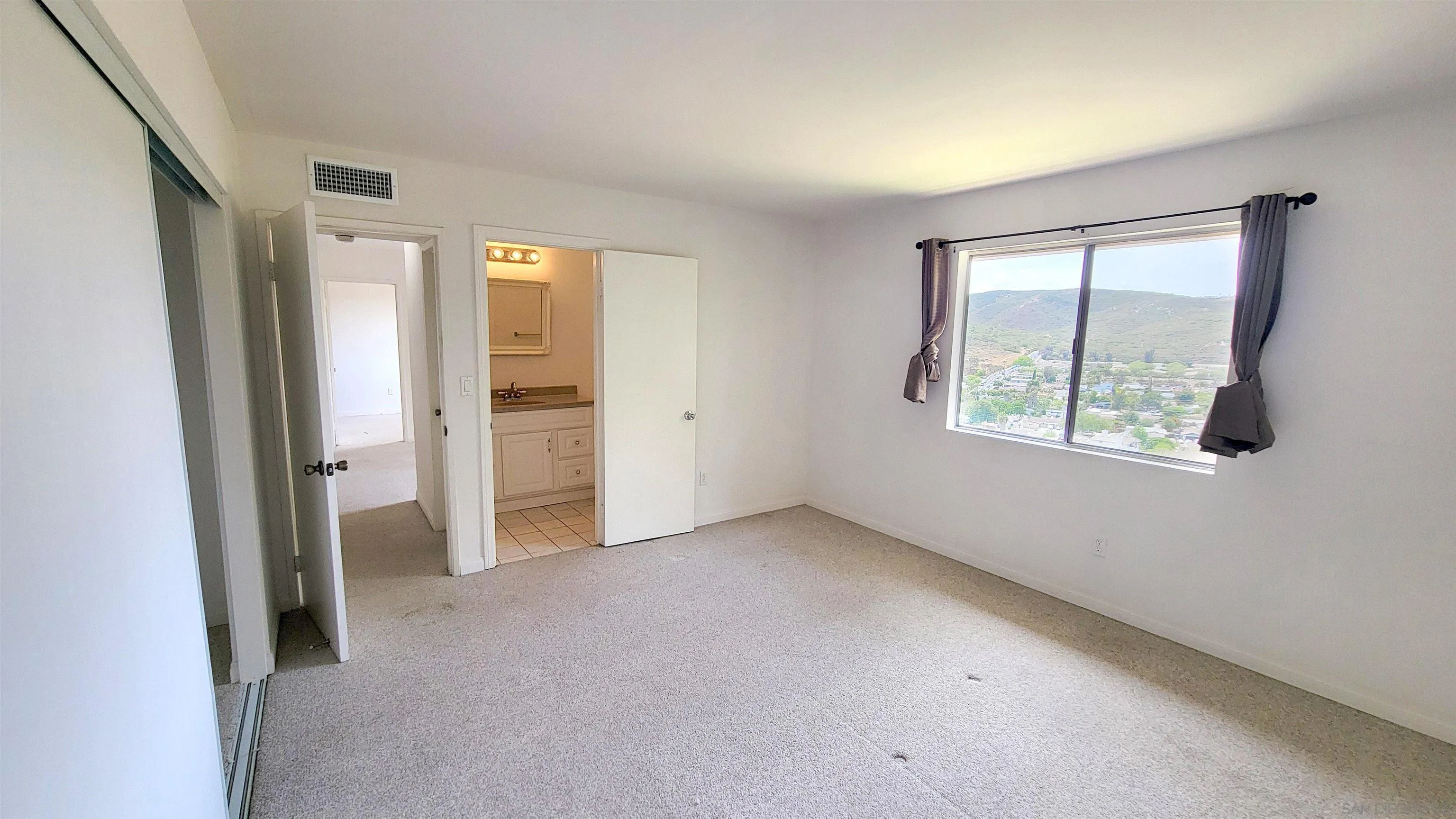 https://cdn.realtyfeed.com/cdn/127/260010554/8dc531990a36c768334d05e222895b50.webp