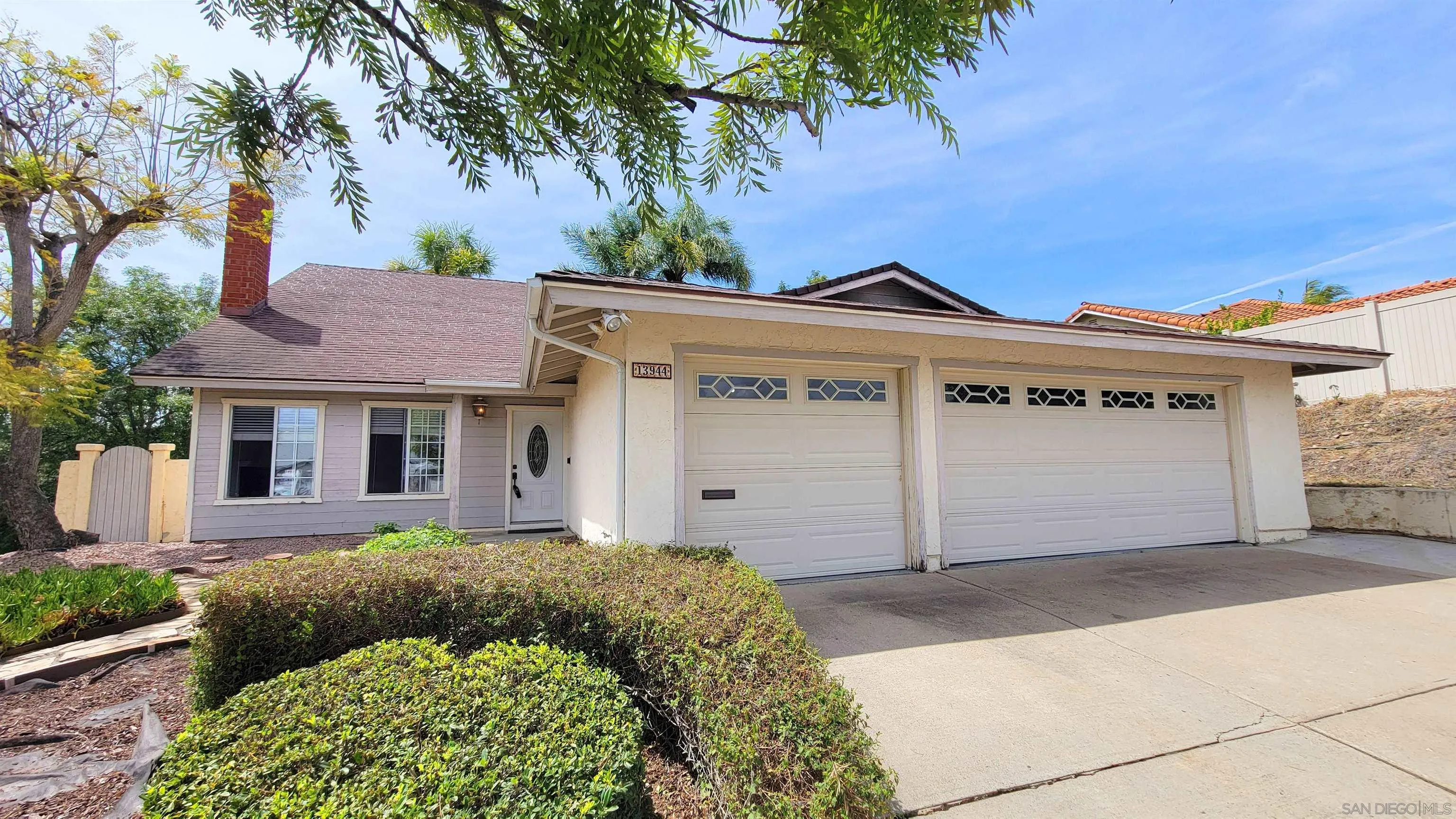 https://cdn.realtyfeed.com/cdn/127/260010554/928465910aa9a7fdf5603f6016363e47.webp