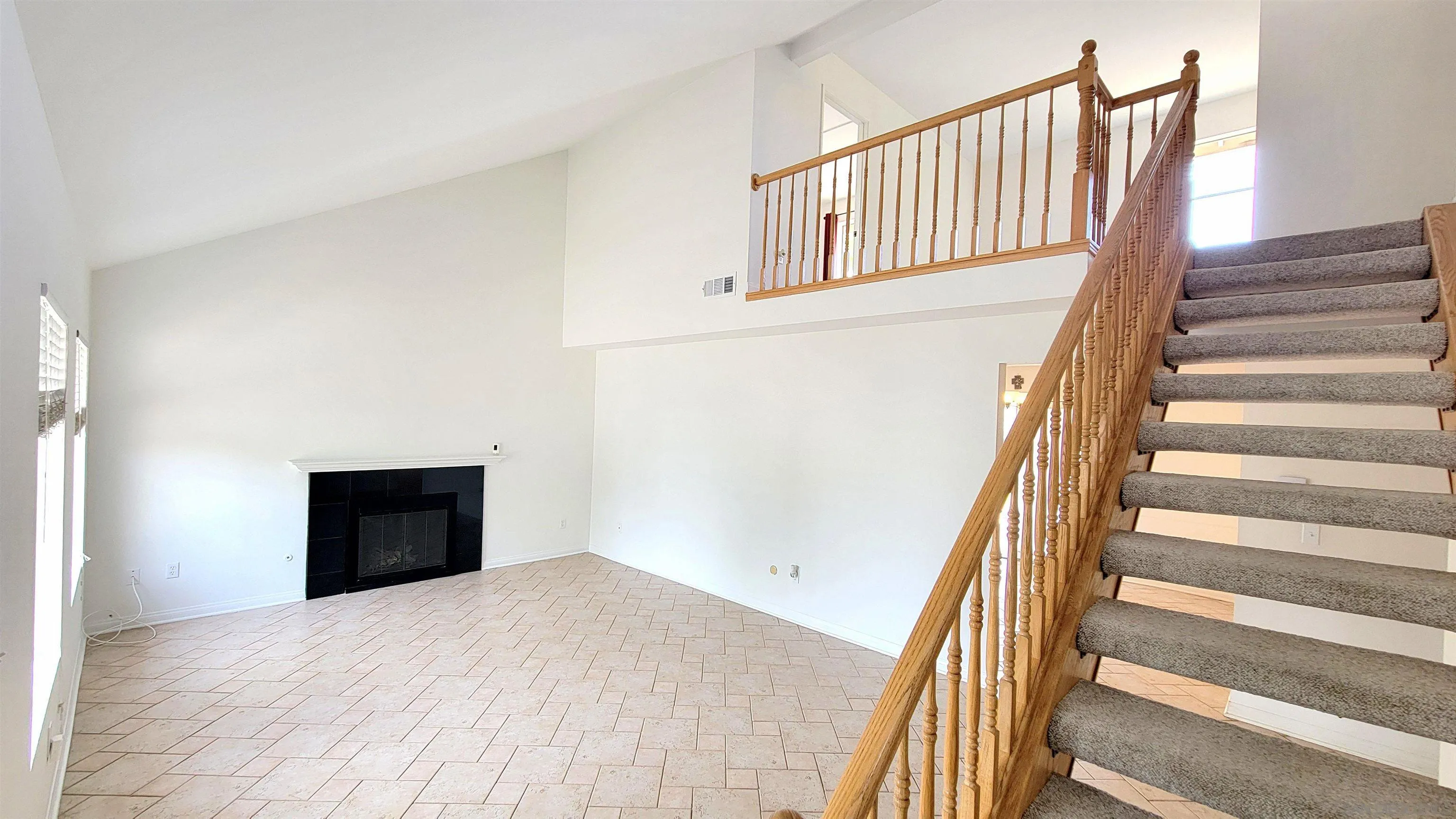 https://cdn.realtyfeed.com/cdn/127/260010554/986c53f020ebf5ee8e1ac920fc788502.webp