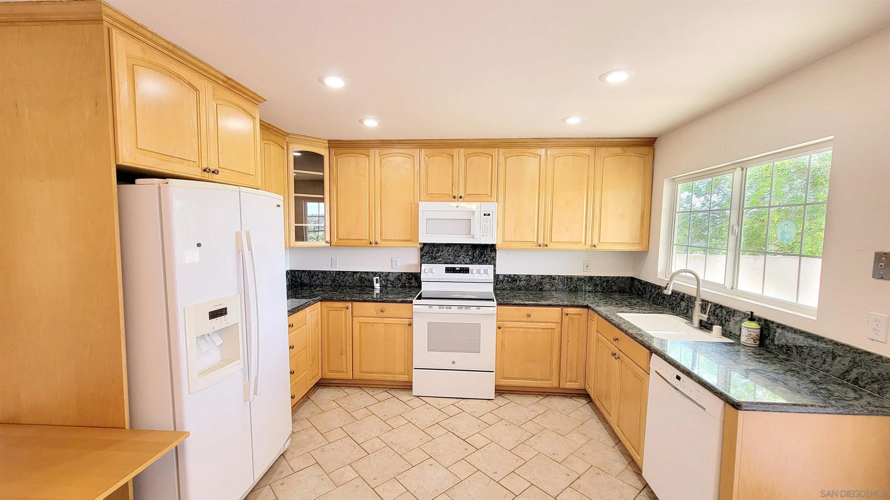 https://cdn.realtyfeed.com/cdn/127/260010554/a453d6f36a796ed34ea0077f0b584611.webp