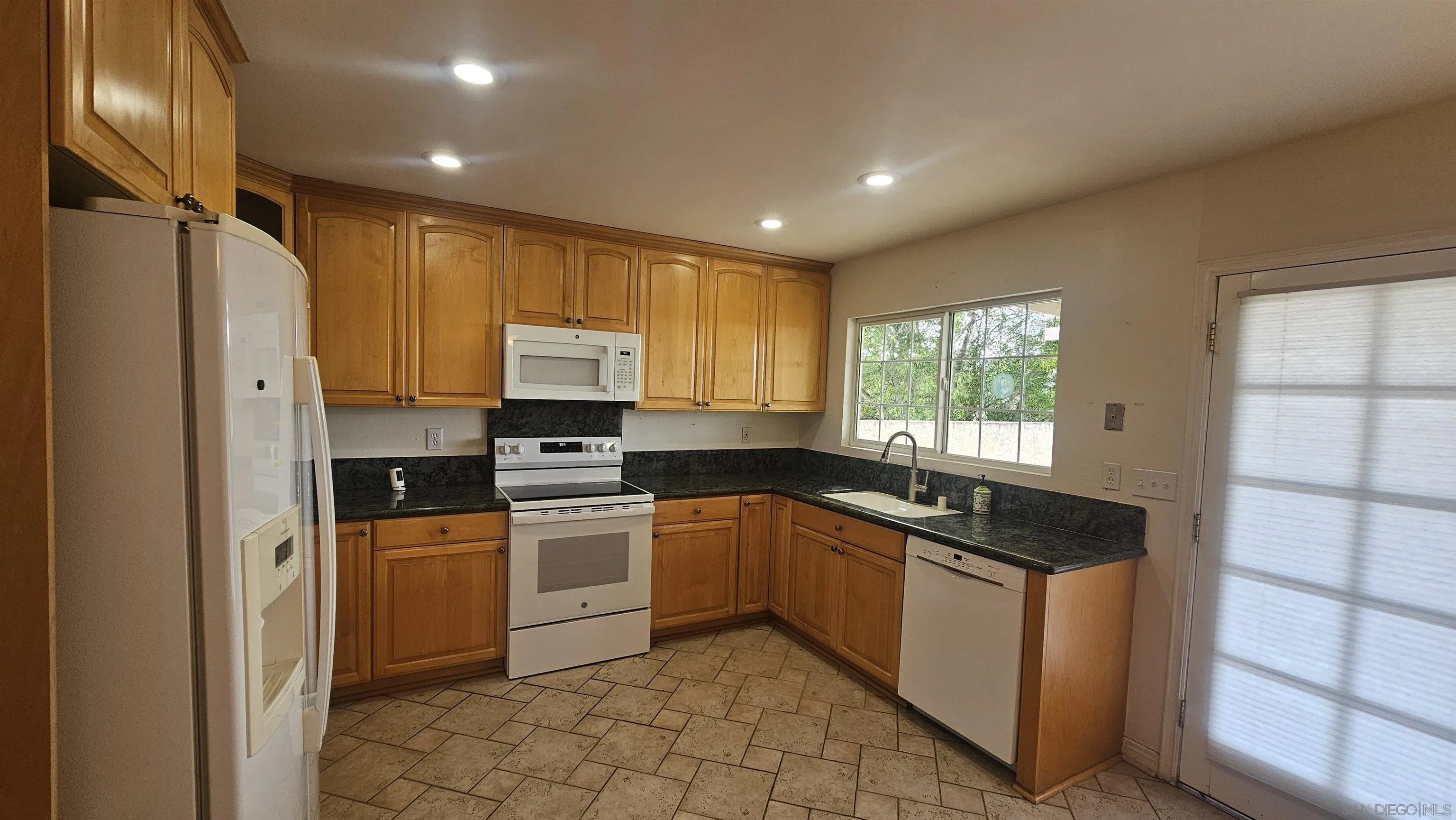 https://cdn.realtyfeed.com/cdn/127/260010554/ba5a592dfb2d460c48e0c8bbf45a174c.webp