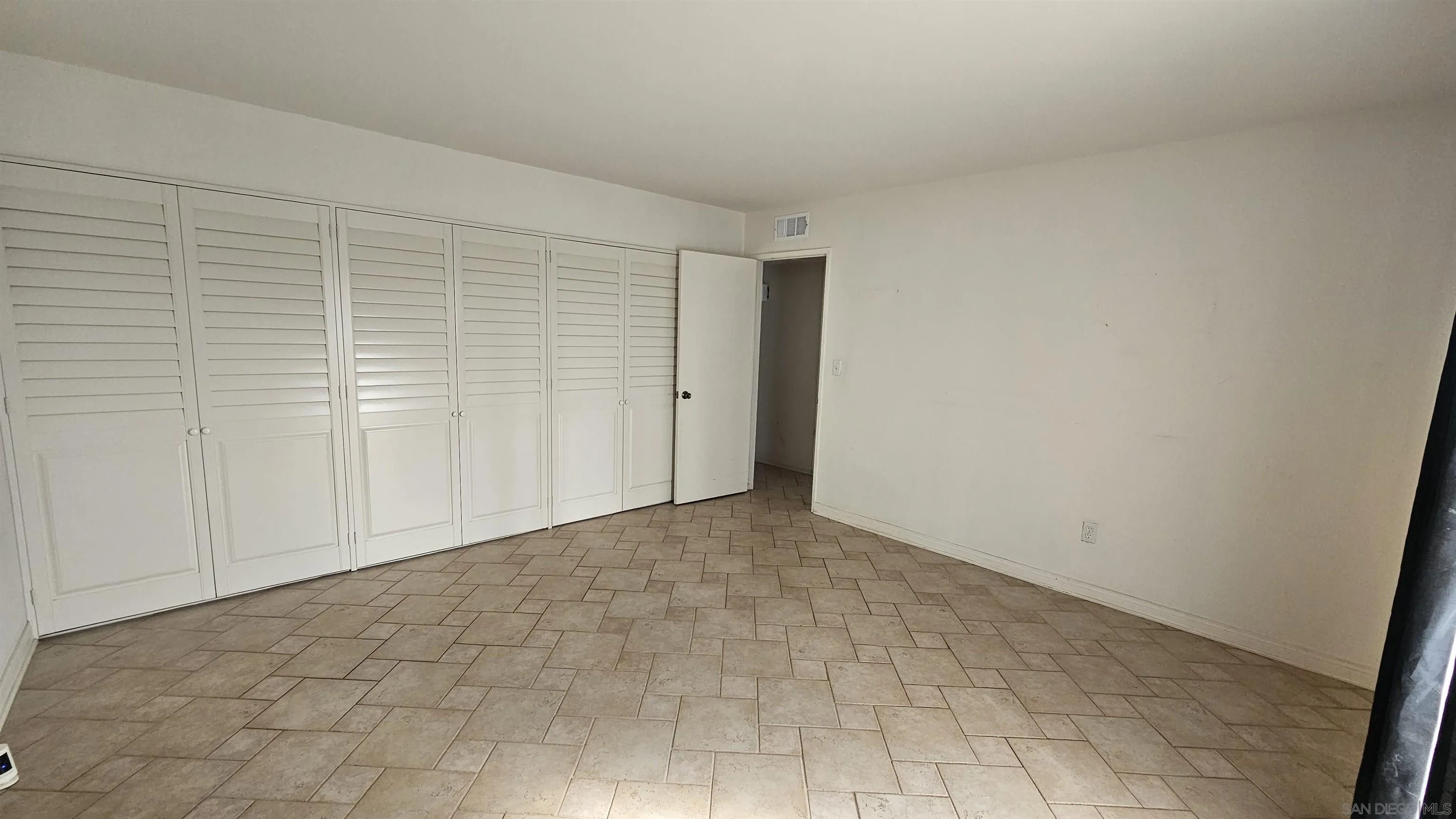 https://cdn.realtyfeed.com/cdn/127/260010554/dd9324a359c4bdacb7ec73e317924cef.webp