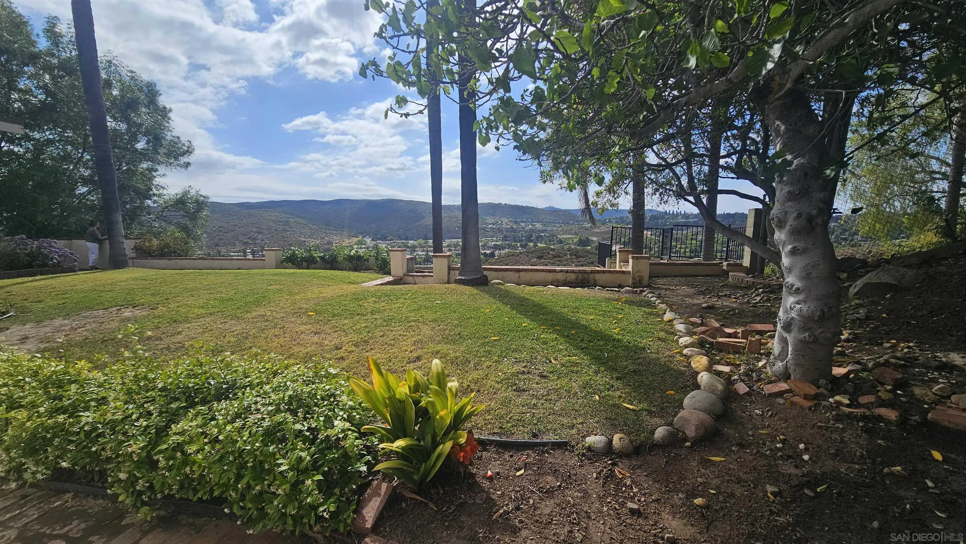 https://cdn.realtyfeed.com/cdn/127/260010554/e897527eb52d504121e409fc95b23c1c.webp
