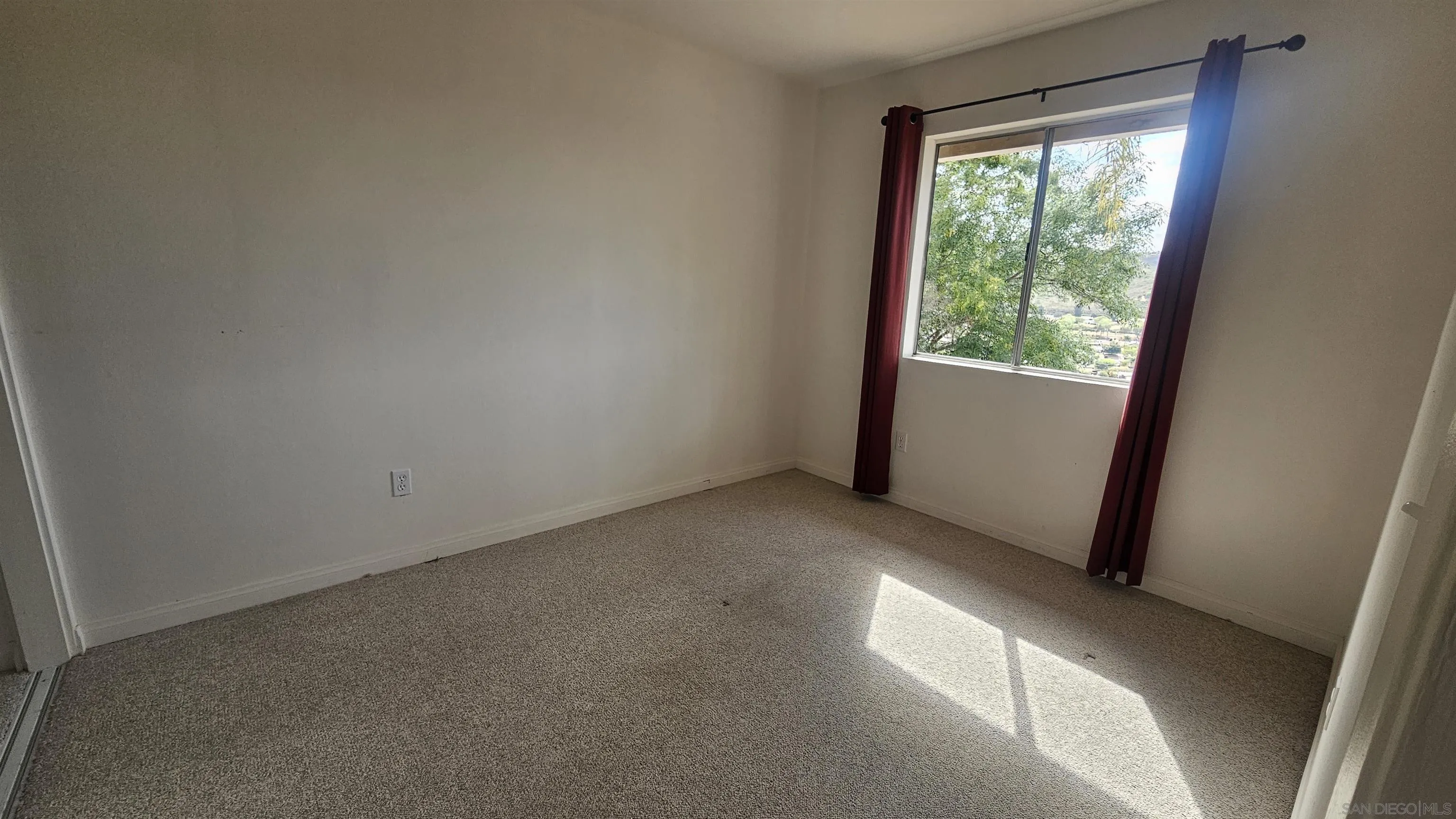 https://cdn.realtyfeed.com/cdn/127/260010554/ea5d5fb90fa98646780e57f11834eac5.webp