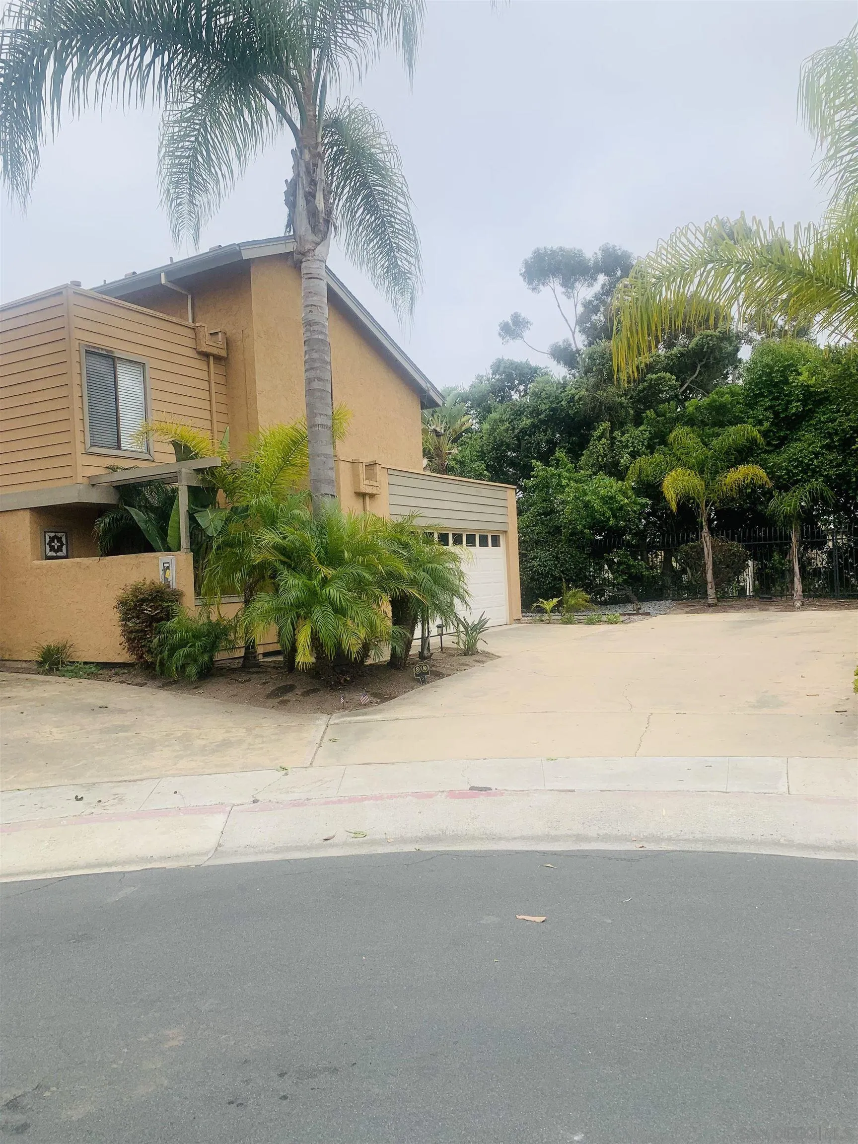 https://cdn.realtyfeed.com/cdn/127/260010555/e63c6fe88f96530e971705fa73c29e23.webp