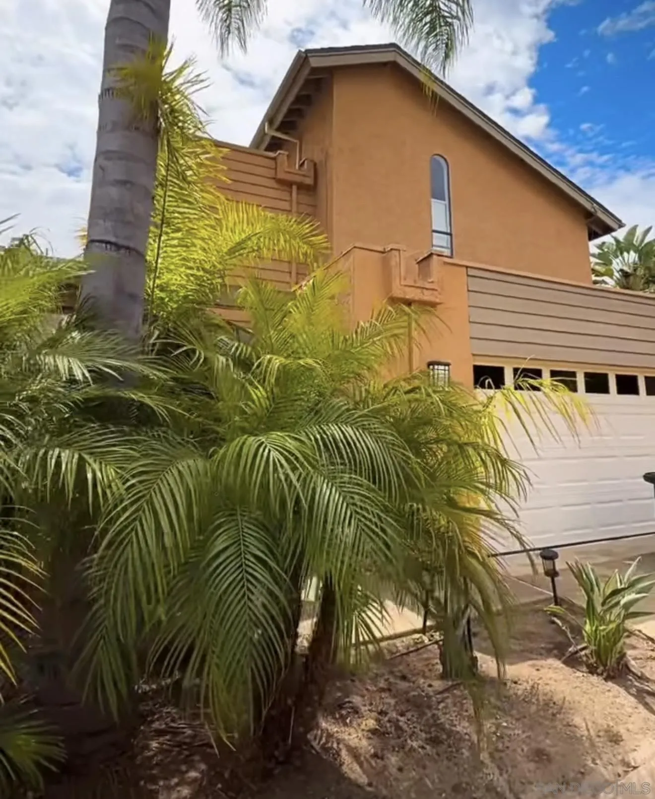 https://cdn.realtyfeed.com/cdn/127/260010555/f57732608954014d9b6f5b43356b0f08.webp