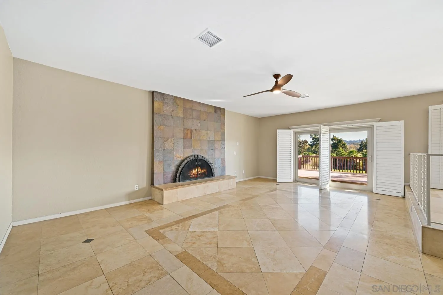 https://cdn.realtyfeed.com/cdn/127/260010558/04107cb7021ce52c7fb98eac57043c37.webp
