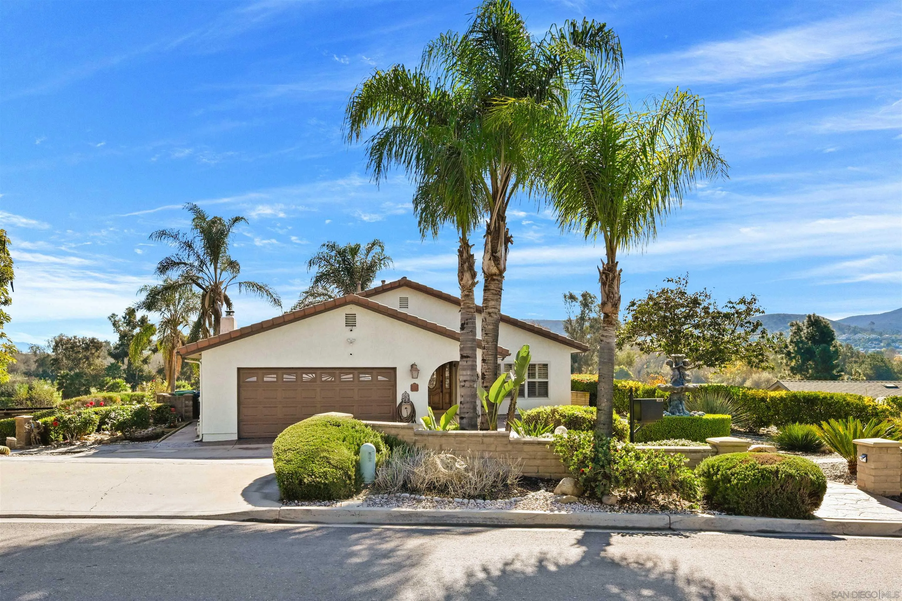 https://cdn.realtyfeed.com/cdn/127/260010558/92ce32fd0a65e994a6df8f45825625bb.webp