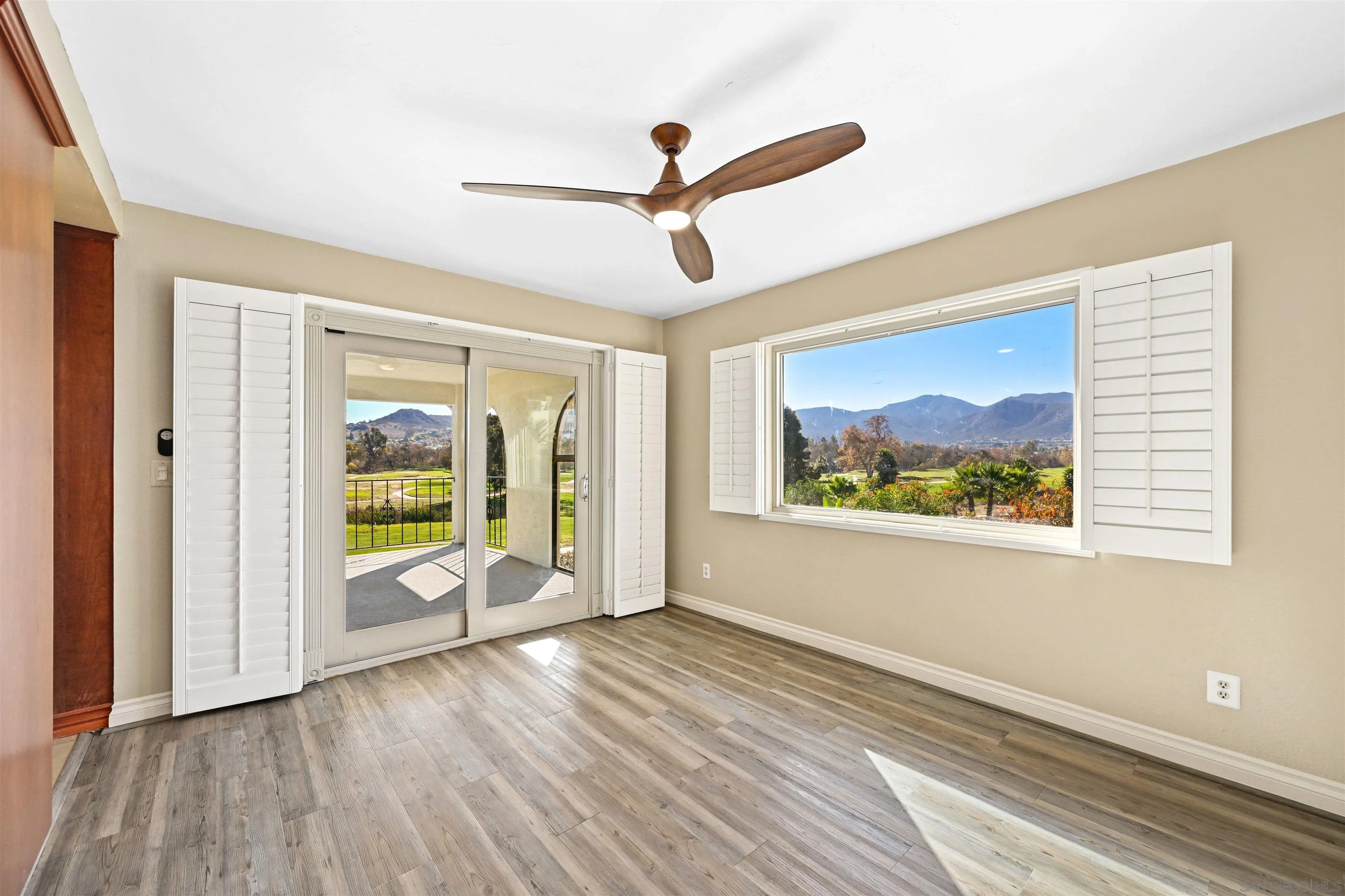 https://cdn.realtyfeed.com/cdn/127/260010558/933b115e16abfc864063c5de874f5162.webp
