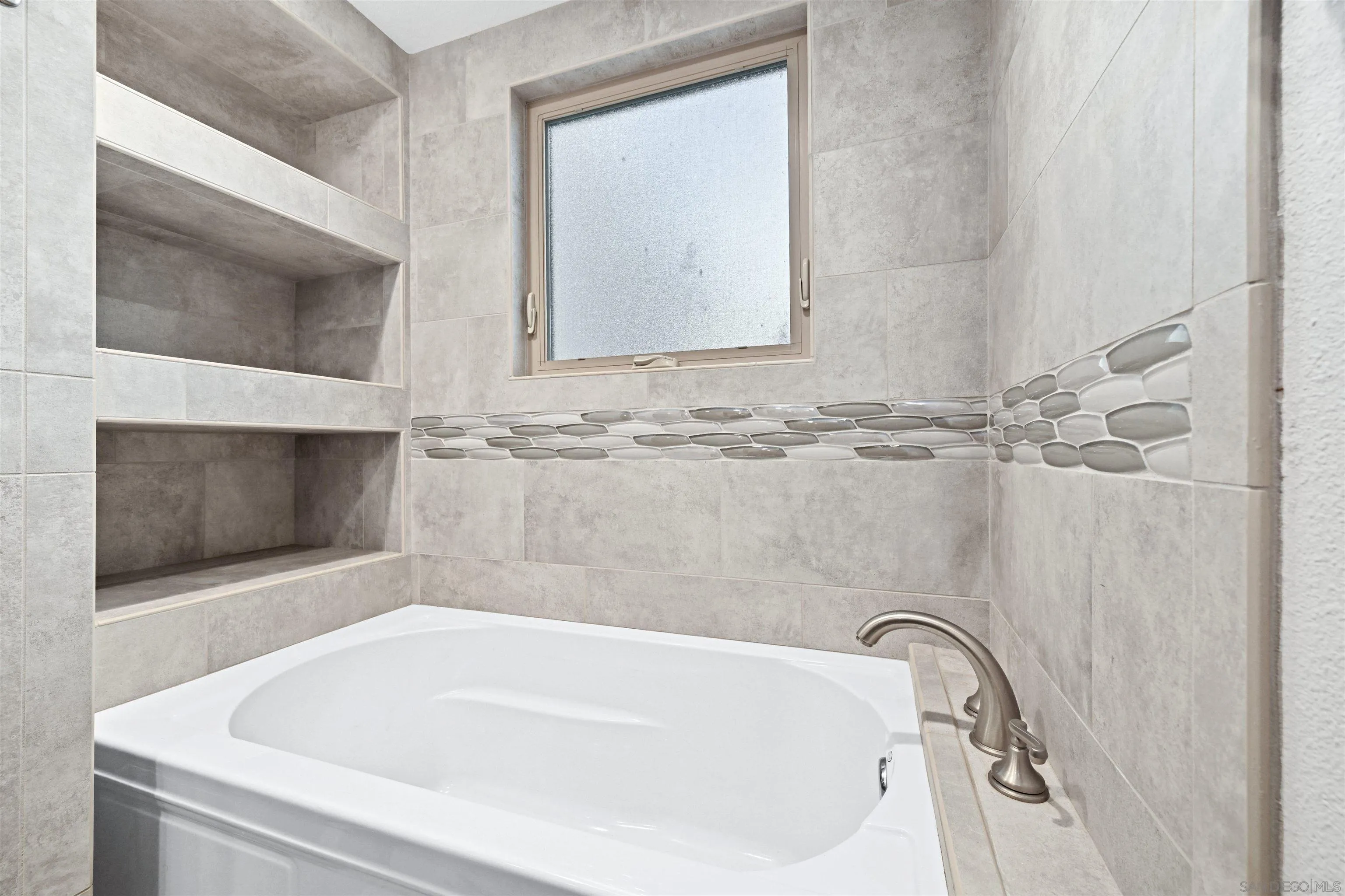 https://cdn.realtyfeed.com/cdn/127/260010558/98b1acad144803c482bea18e0ccc9f79.webp