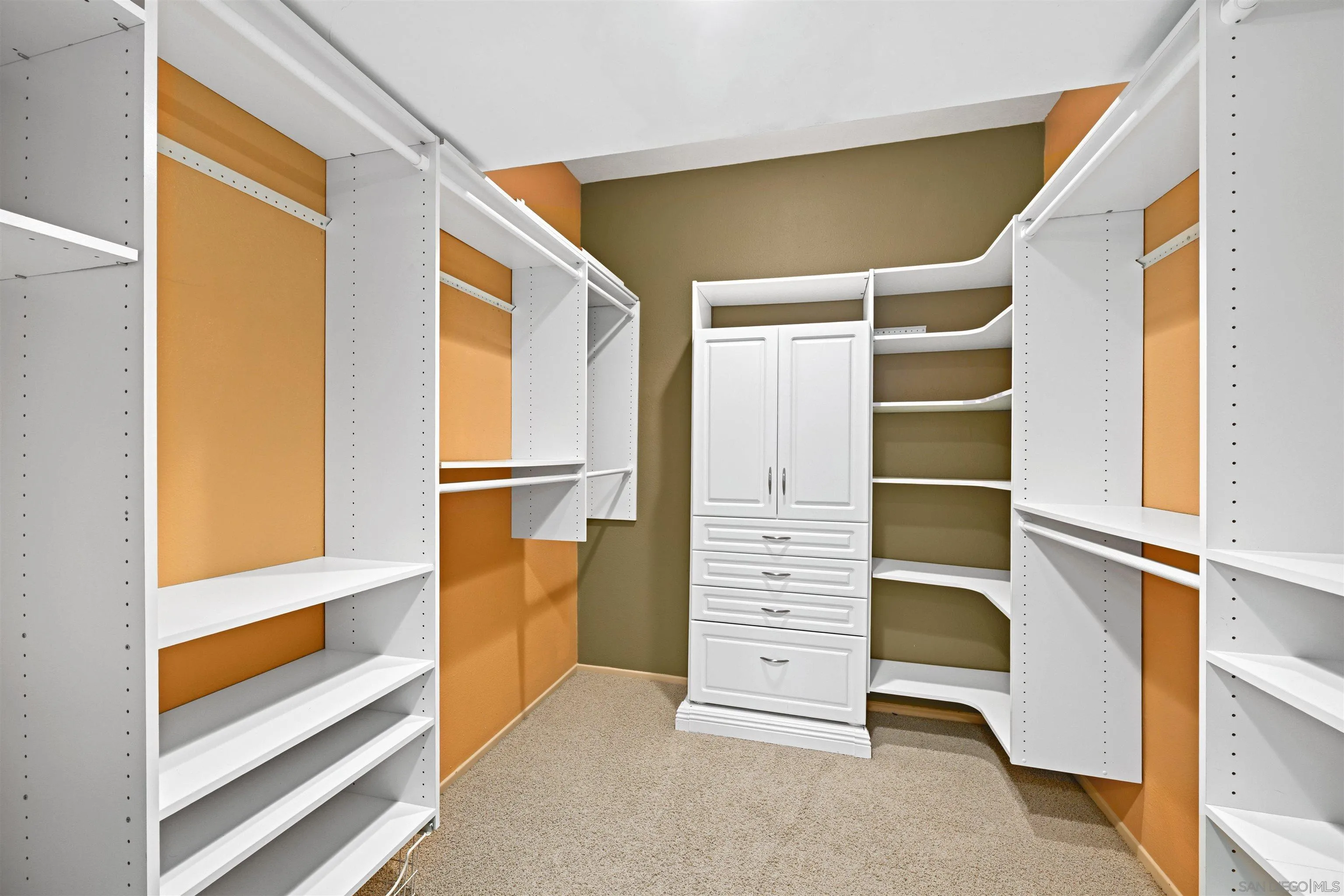 https://cdn.realtyfeed.com/cdn/127/260010558/f965017c0c05406373303e883dceea08.webp