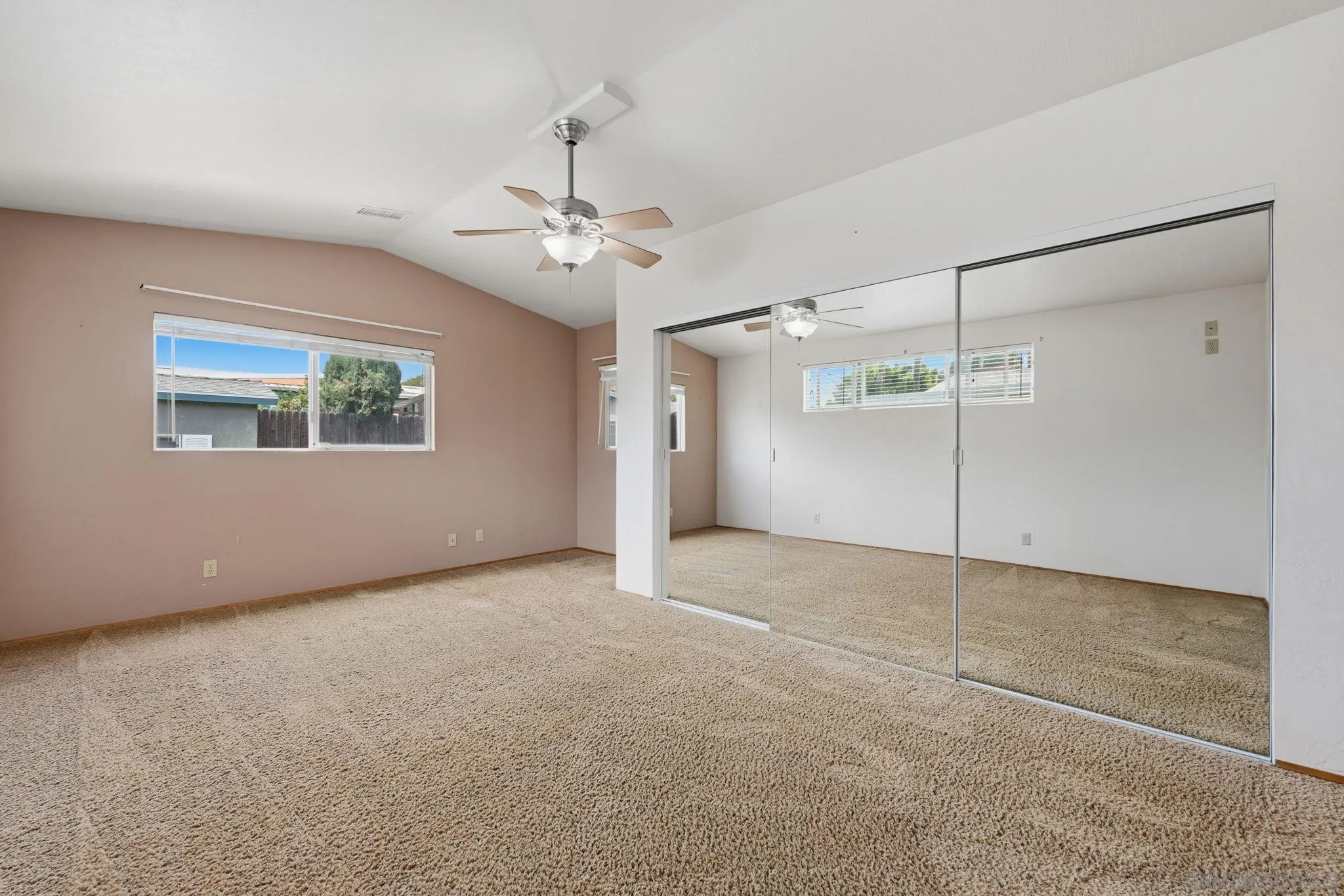https://cdn.realtyfeed.com/cdn/127/260010559/15ec6b2800b4e127d8aaa8f88cac079b.webp