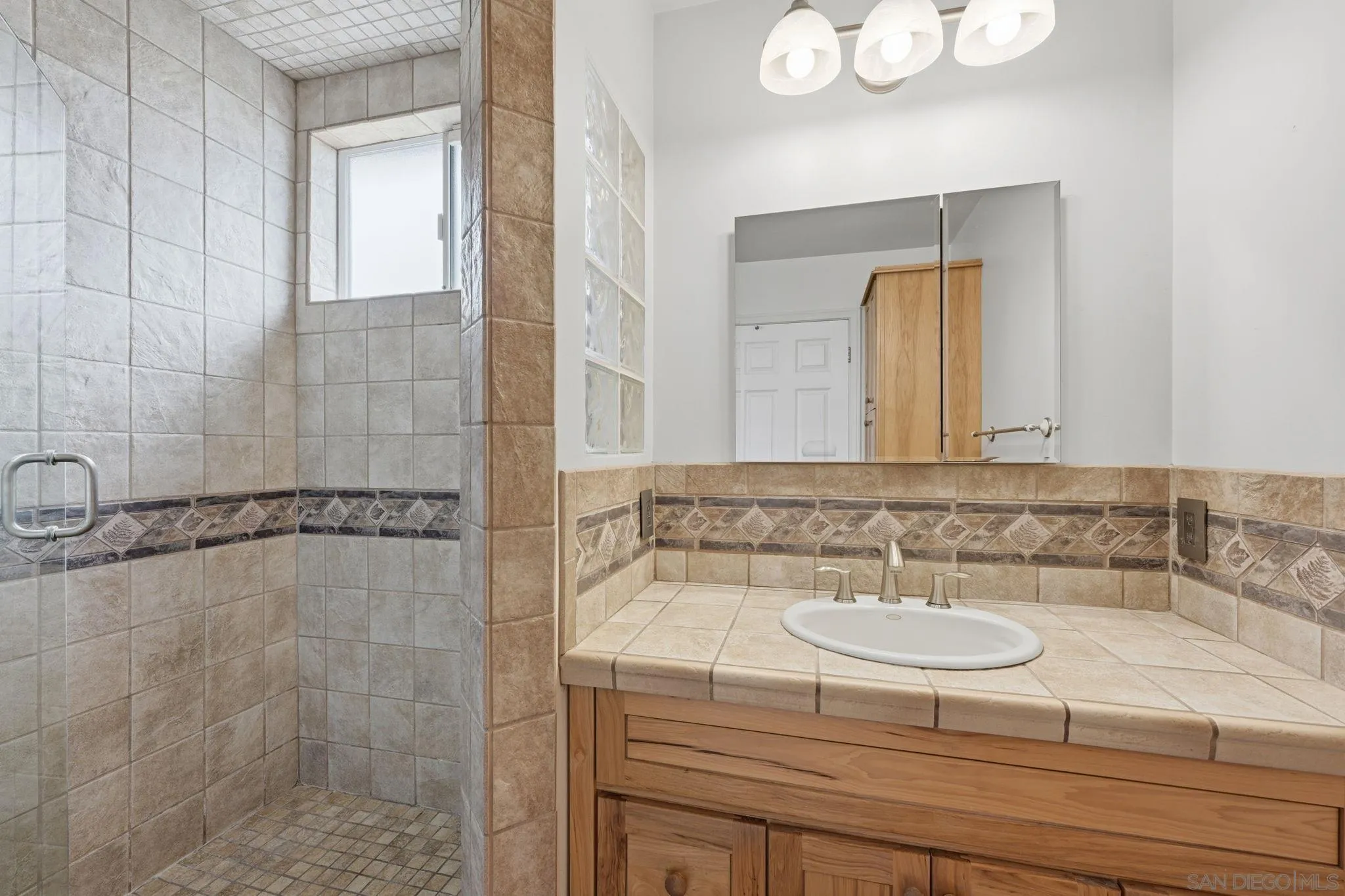 https://cdn.realtyfeed.com/cdn/127/260010559/5fdb98fae32bc3cd5d5981d5655044da.webp
