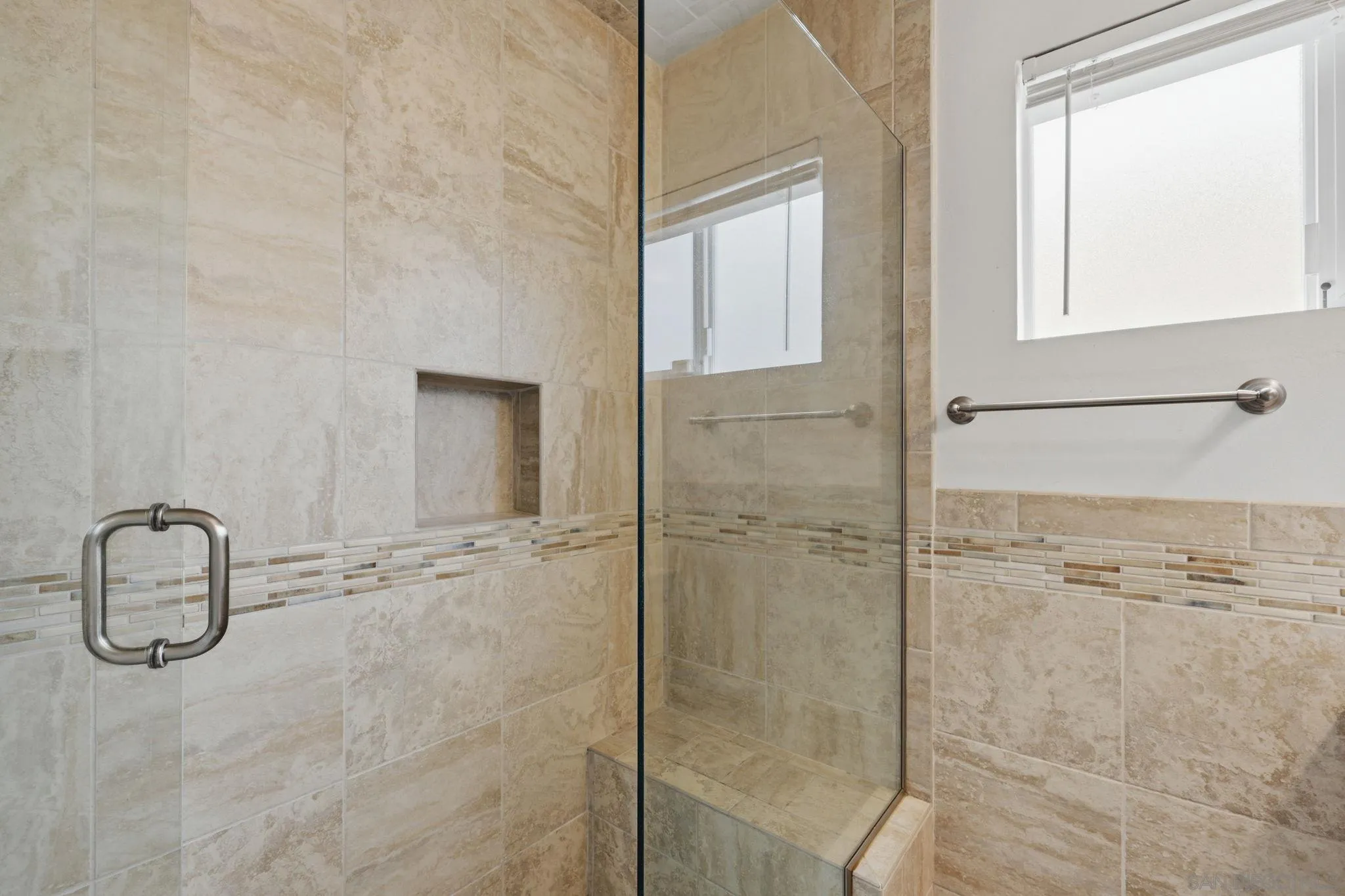 https://cdn.realtyfeed.com/cdn/127/260010559/6ba0a14ee43e4920d5880dcab2de0b18.webp
