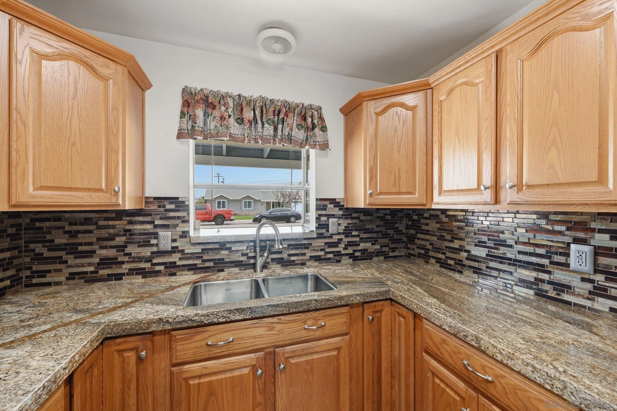 https://cdn.realtyfeed.com/cdn/127/260010559/926fd36af0582d317bc1f64af644d414.webp