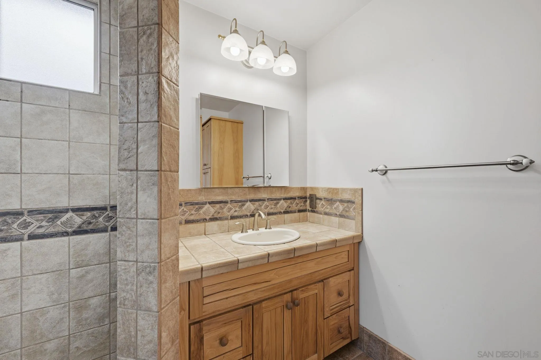 https://cdn.realtyfeed.com/cdn/127/260010559/ac55cbae0539660fddb248dbd7231a7c.webp