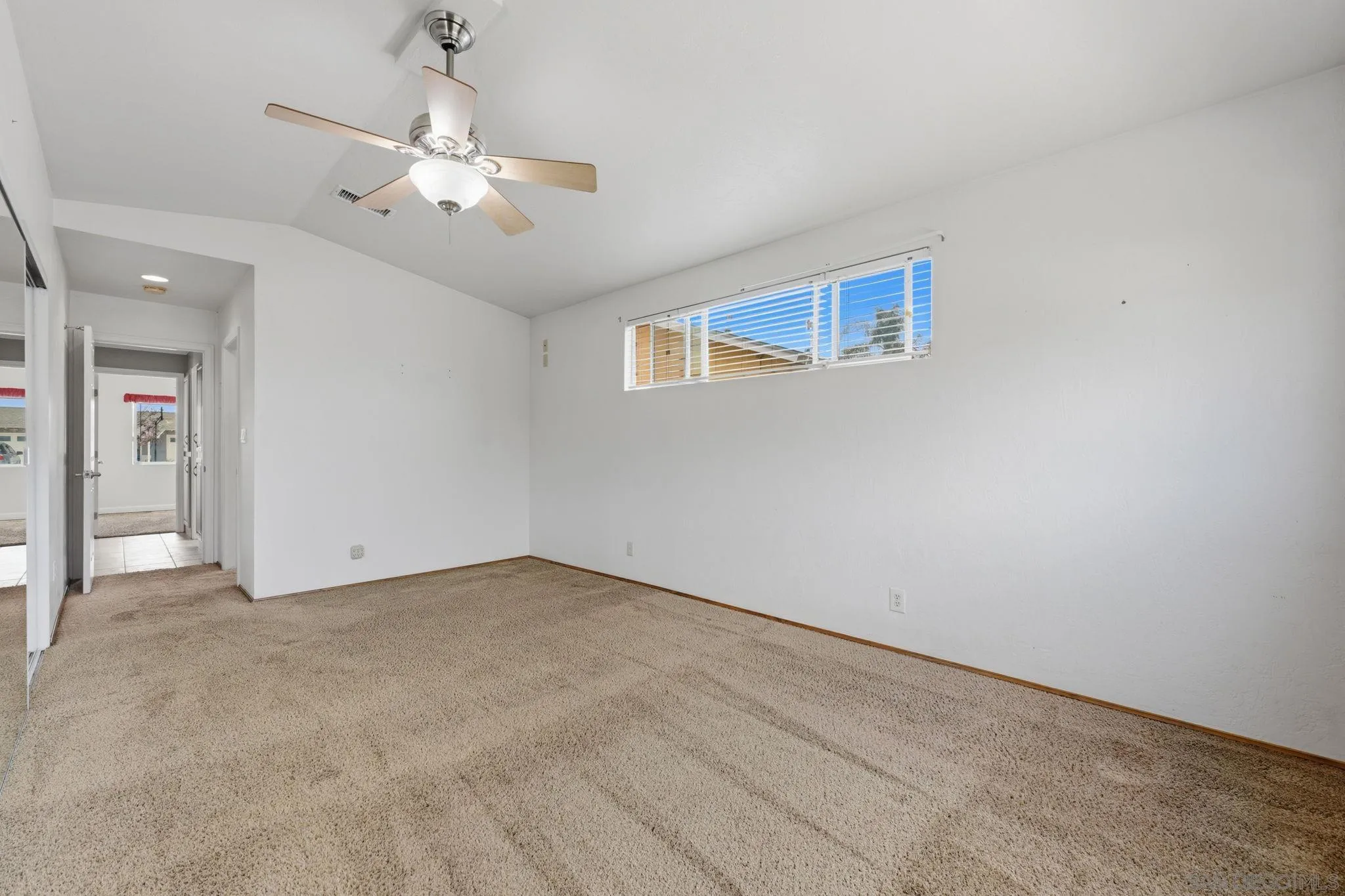 https://cdn.realtyfeed.com/cdn/127/260010559/adfdc389ac56872dc1419d3b83ffe04c.webp