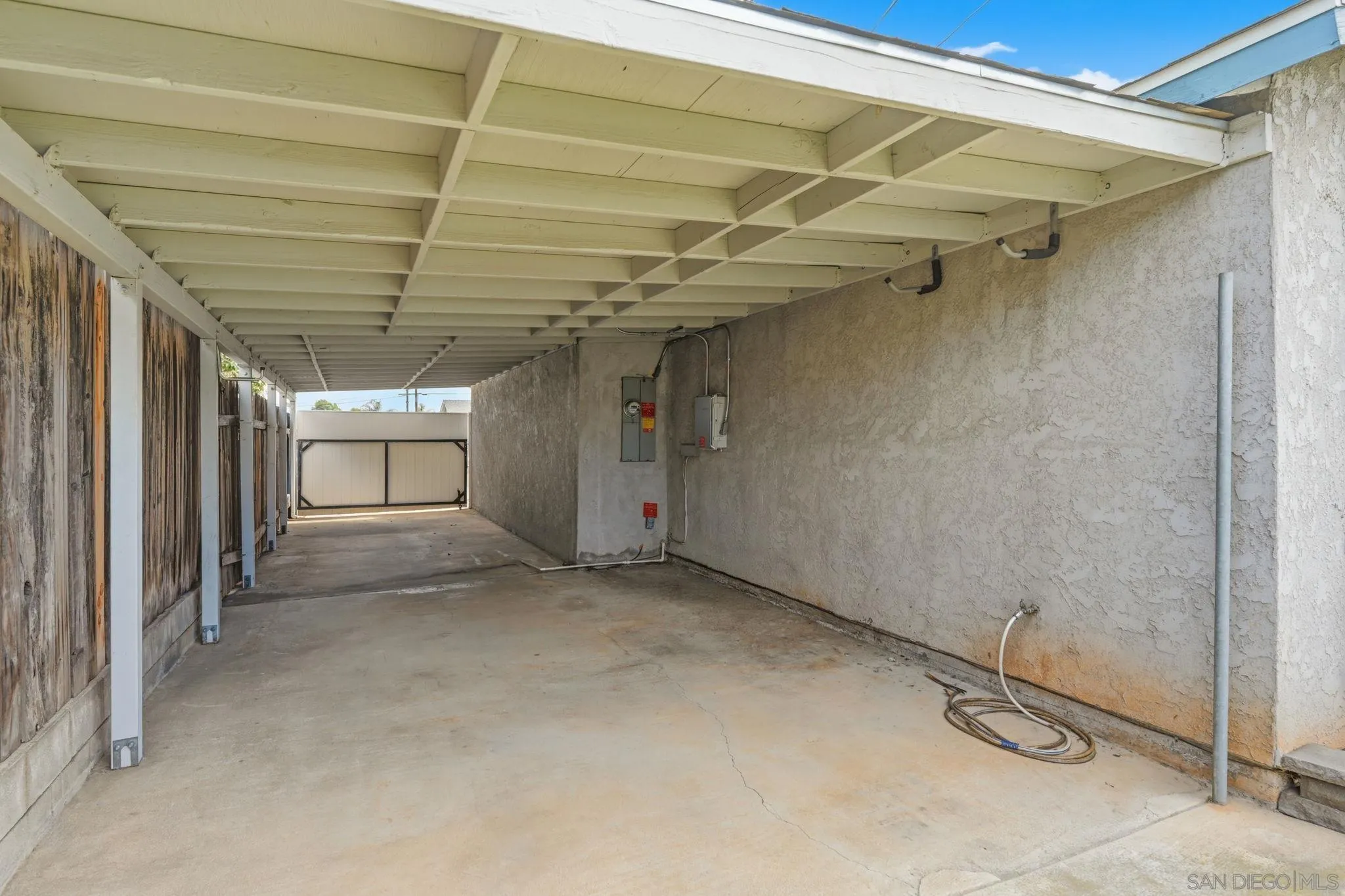 https://cdn.realtyfeed.com/cdn/127/260010559/fd1ef4c4cc48451330e15eadaae8442c.webp