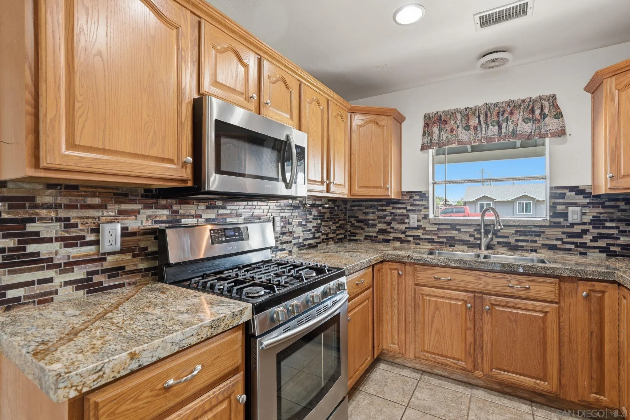 https://cdn.realtyfeed.com/cdn/127/260010559/fe557b88fe12829c6fc237c169e5c706.webp