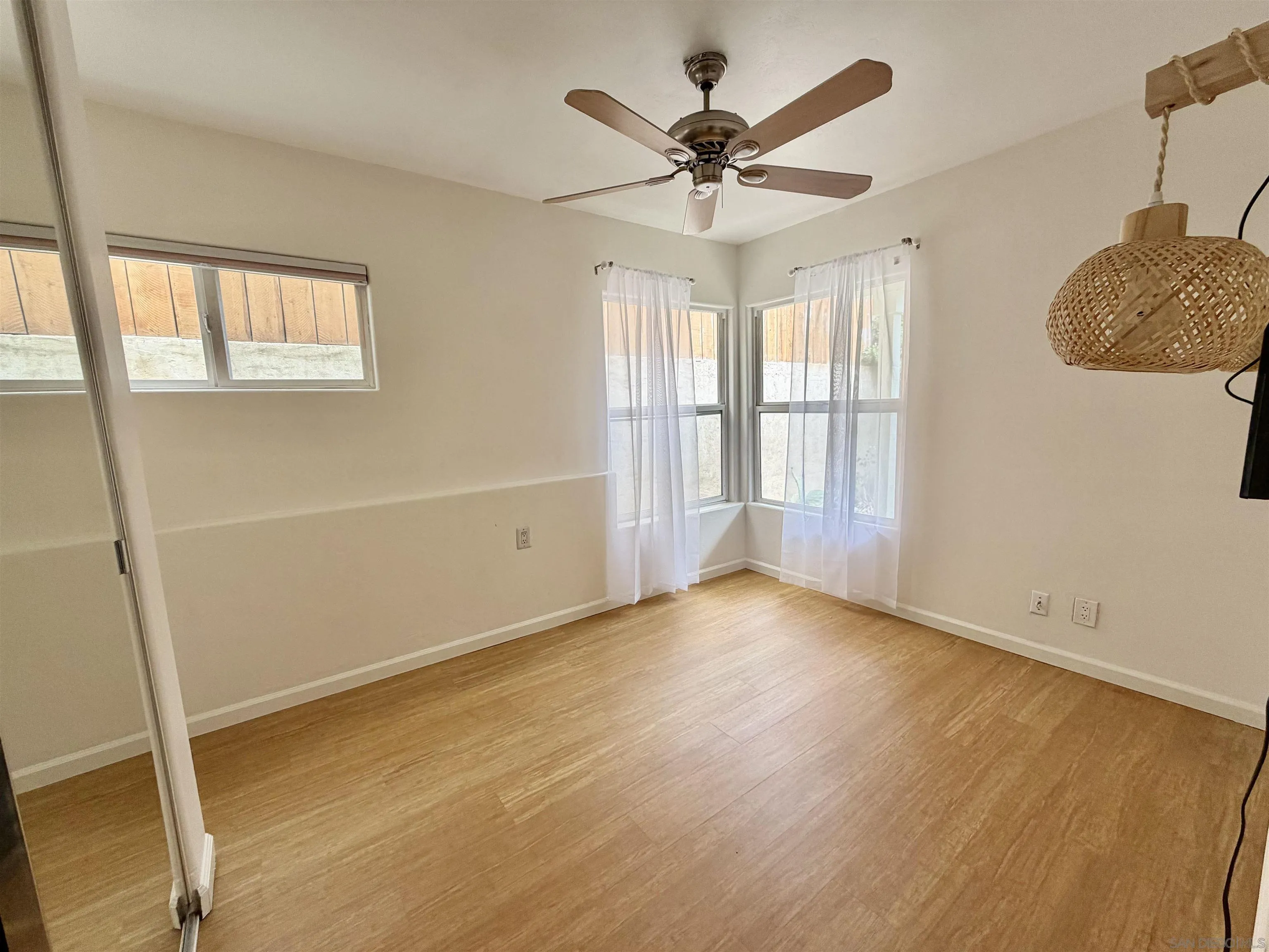 https://cdn.realtyfeed.com/cdn/127/260010563/d094742d8f825cdc62e3ee23162802c9.webp