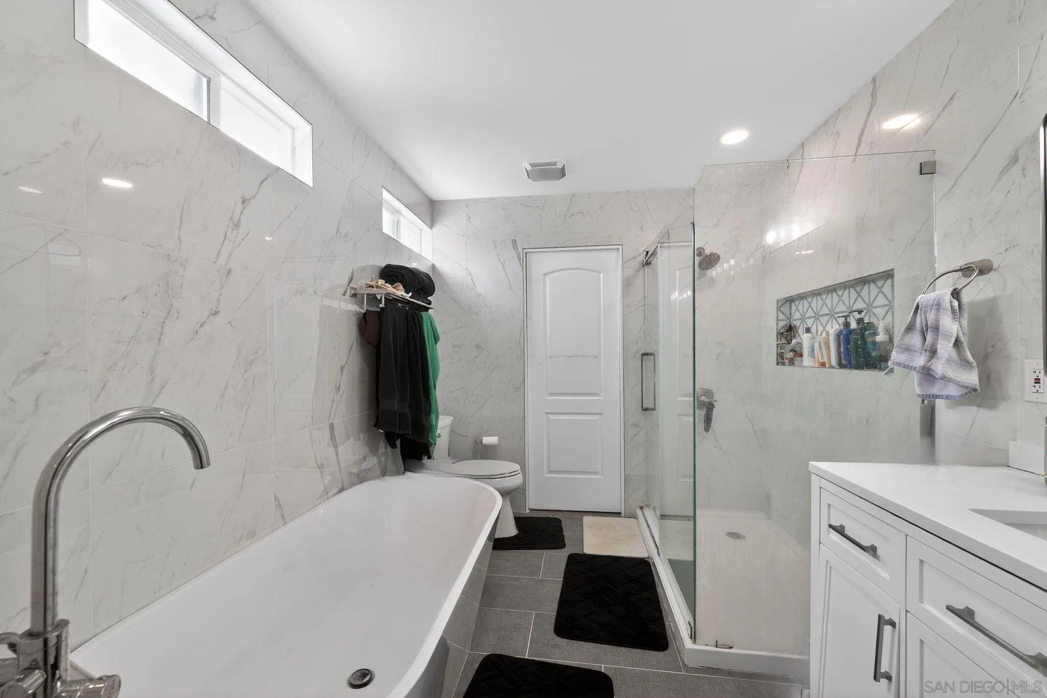 https://cdn.realtyfeed.com/cdn/127/260010565/3afb4daf1b72688e90d899c2b09daa0a.webp