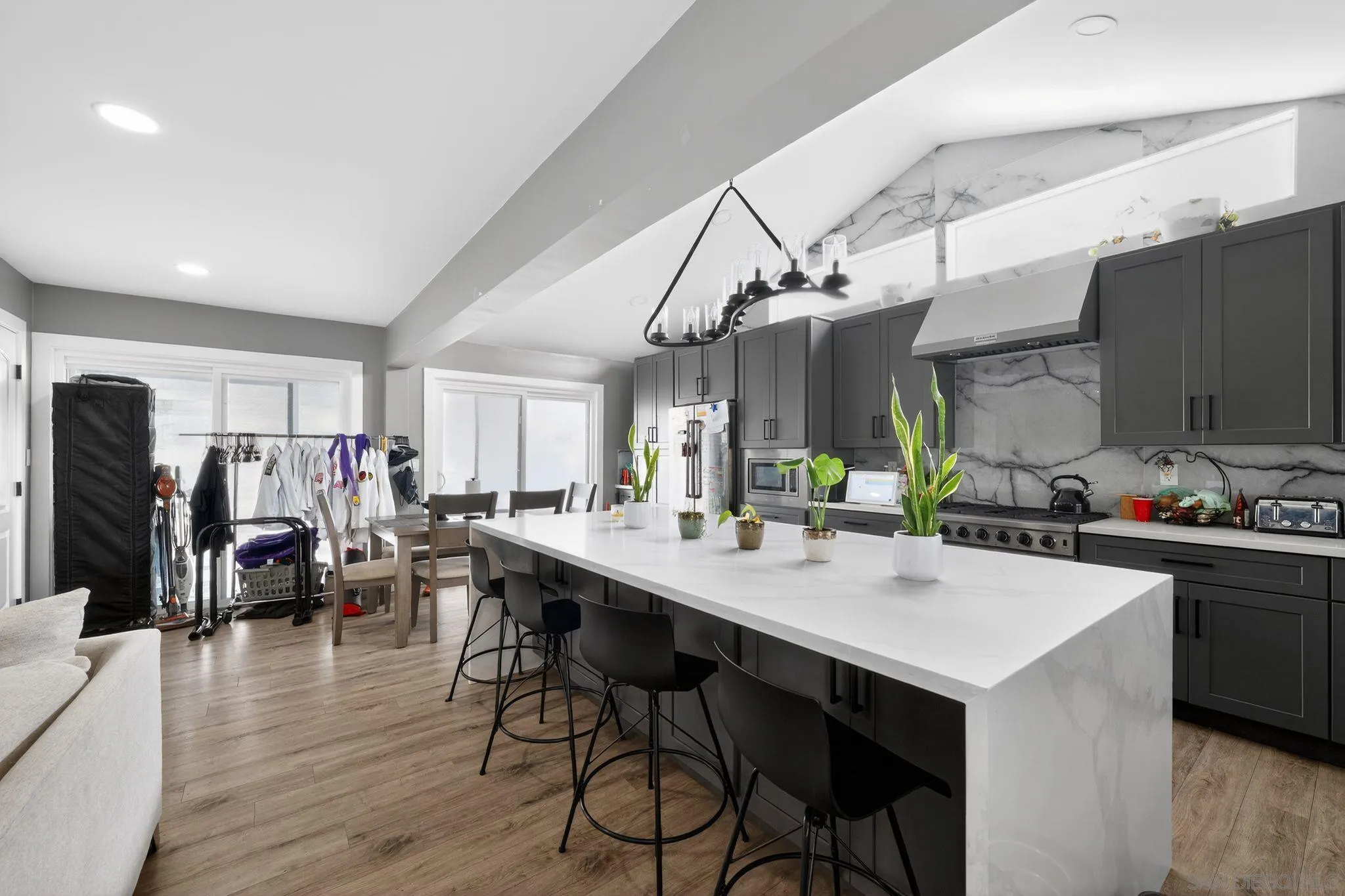 https://cdn.realtyfeed.com/cdn/127/260010565/e0617fa05040cdc01c29c6134e649b1e.webp