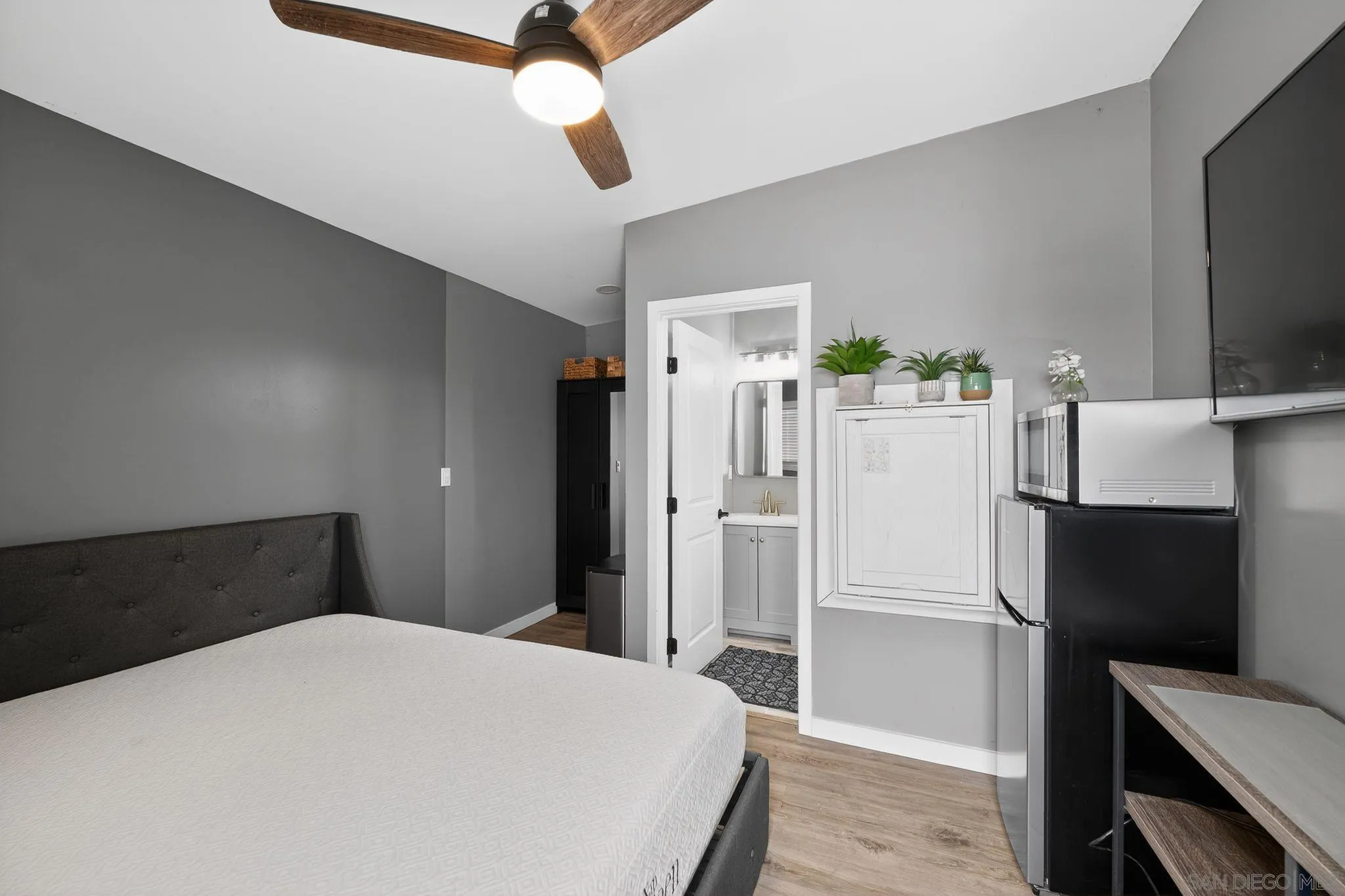 https://cdn.realtyfeed.com/cdn/127/260010565/e96fb976a7aec6273bb17b4c6049774d.webp