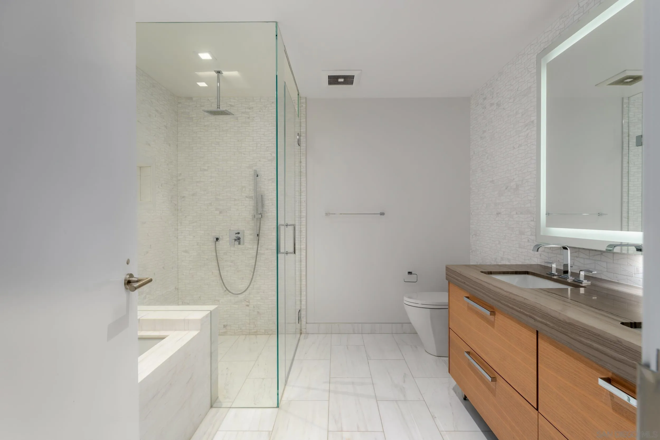 Photo #15: 260010568 Listing: Photo #15