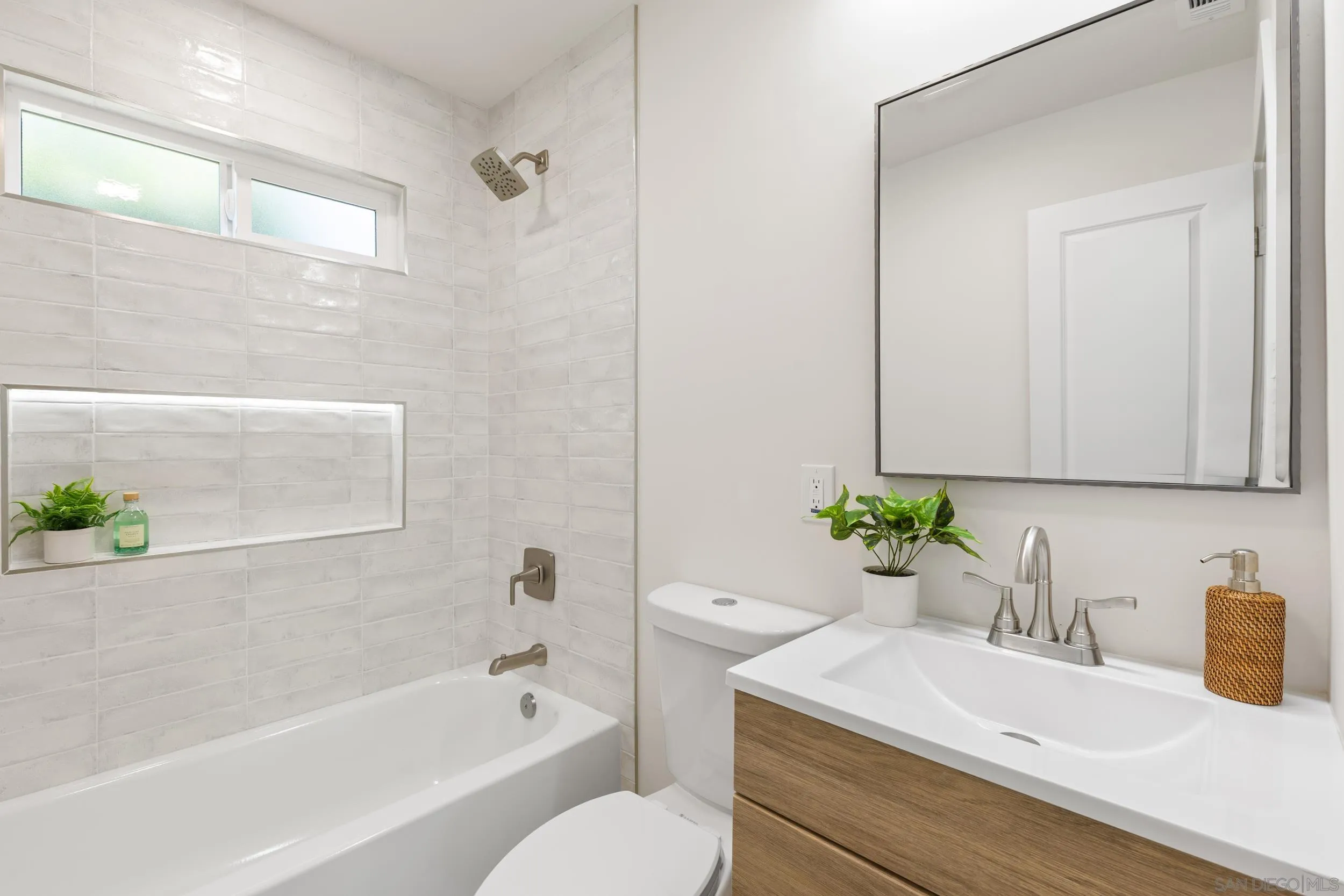 https://cdn.realtyfeed.com/cdn/127/260010570/129adbaa6ad3e1b3334aaabdd6020b3f.webp
