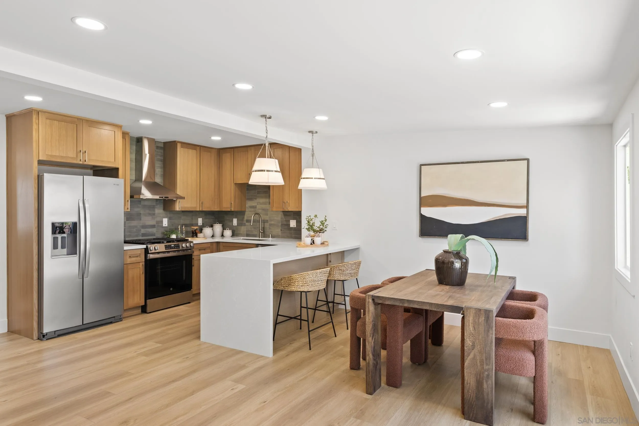 https://cdn.realtyfeed.com/cdn/127/260010570/2c49763a92464abc07bce0054622bb30.webp
