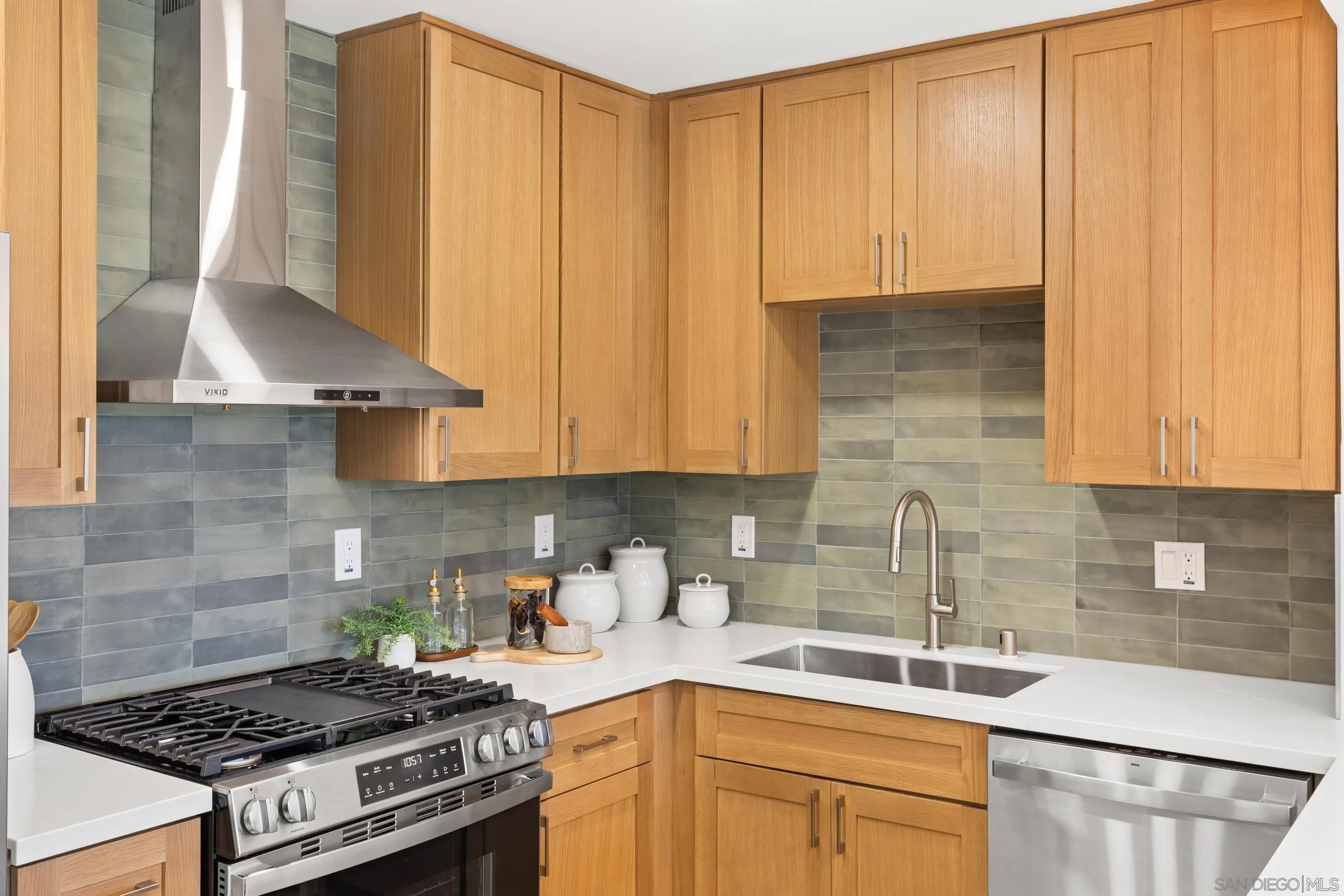 https://cdn.realtyfeed.com/cdn/127/260010570/358b843f1d2a1518dde9b65a984b45a9.webp