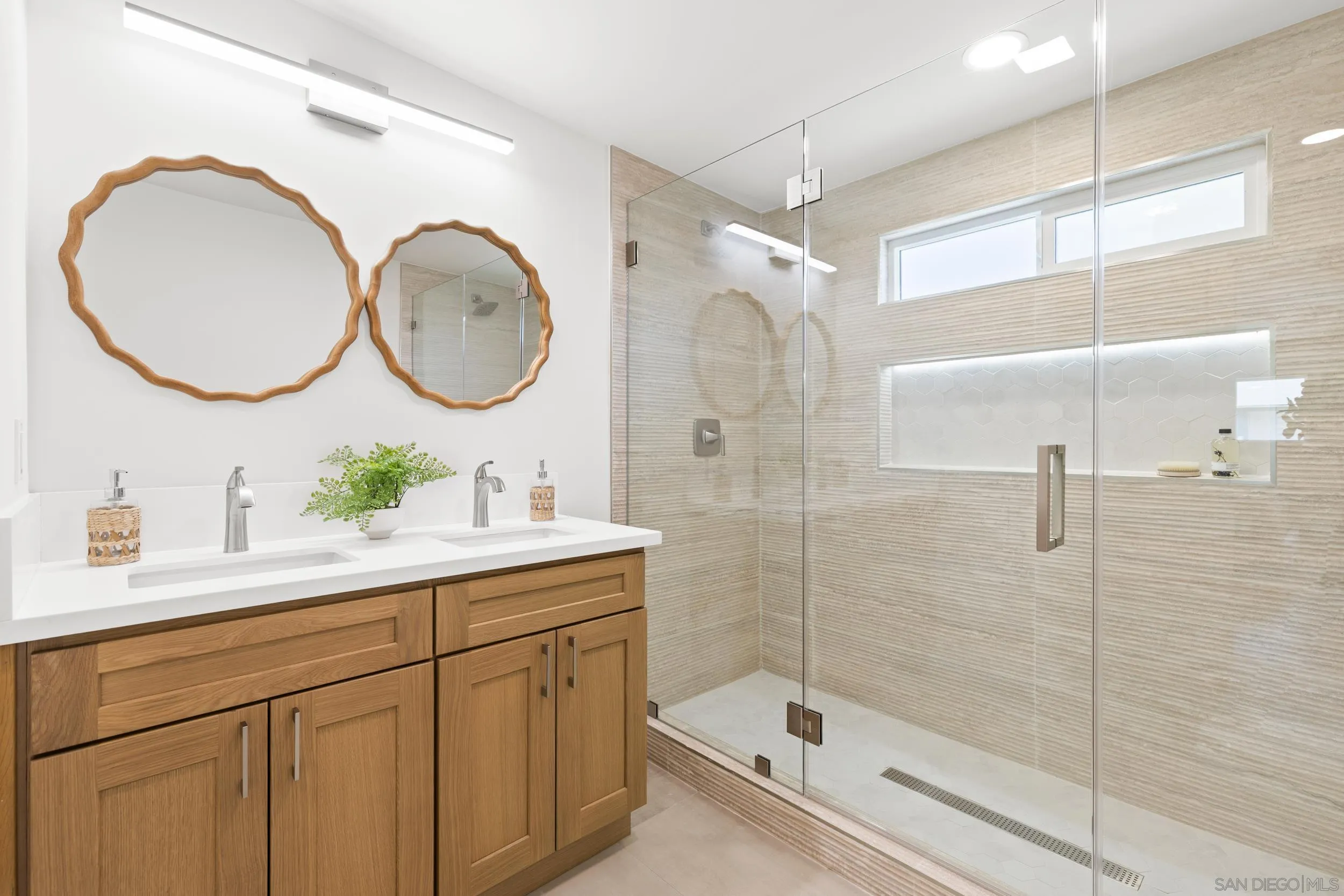 https://cdn.realtyfeed.com/cdn/127/260010570/3c6599c278e45cc21d42c5528c3aaaa7.webp