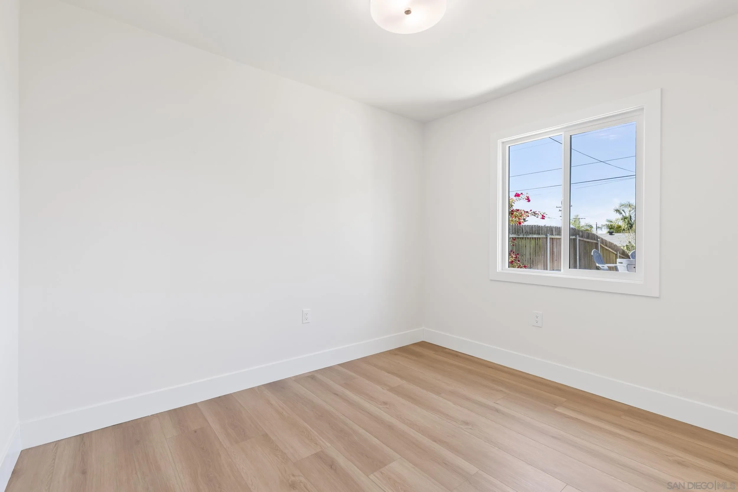 https://cdn.realtyfeed.com/cdn/127/260010570/87bdc36da9b0f9851a49ca4ac11b946c.webp
