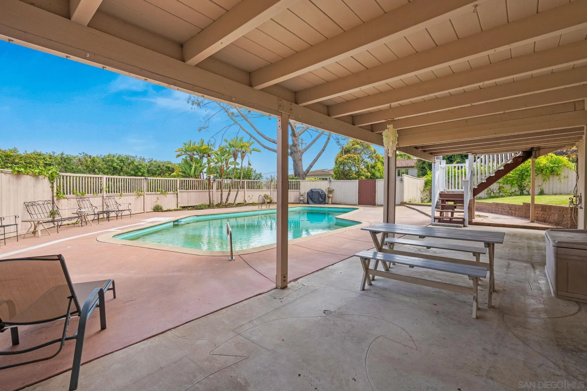 https://cdn.realtyfeed.com/cdn/127/260010572/005ada01db904a30302338e2d26f922e.webp