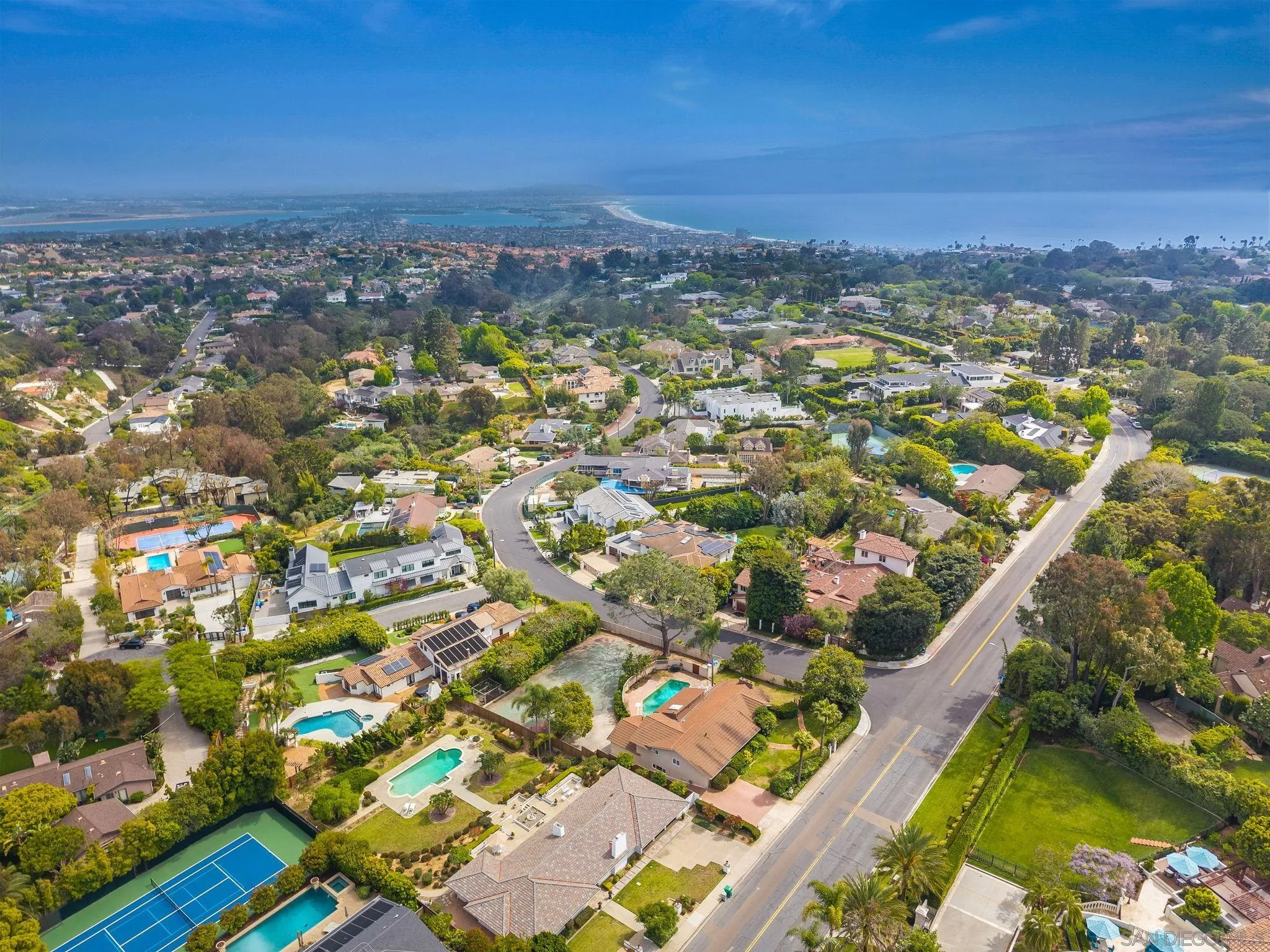 https://cdn.realtyfeed.com/cdn/127/260010572/014fb6f2052efae5a05281388f6a2d29.webp